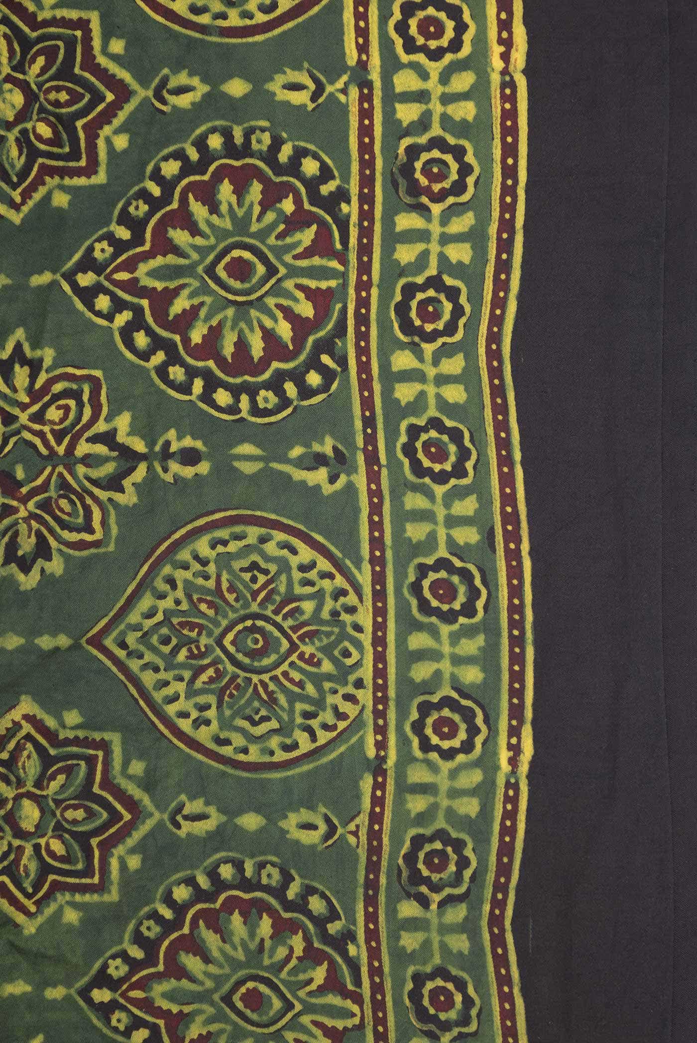 Green Dual Tone Blended Mysore Crepe Saree - Image 4