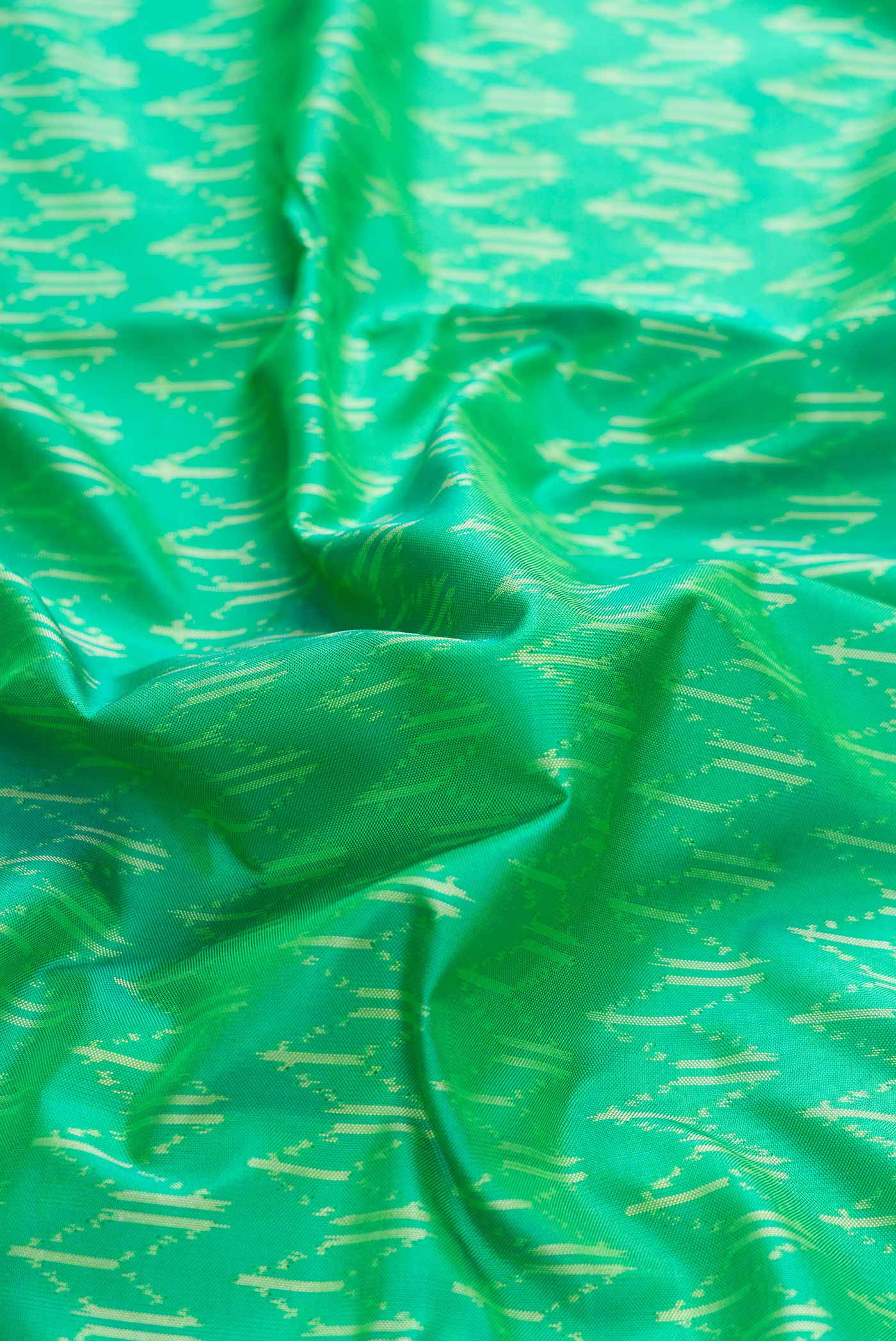 Green Dual Tone Double Ikat Saree - Image 2