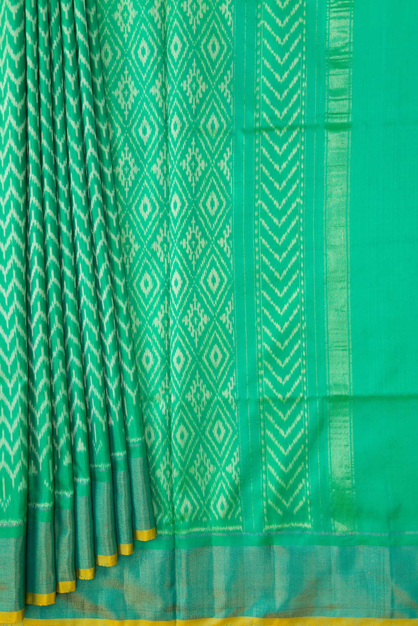 Green Dual Tone Double Ikat Saree - Image 4