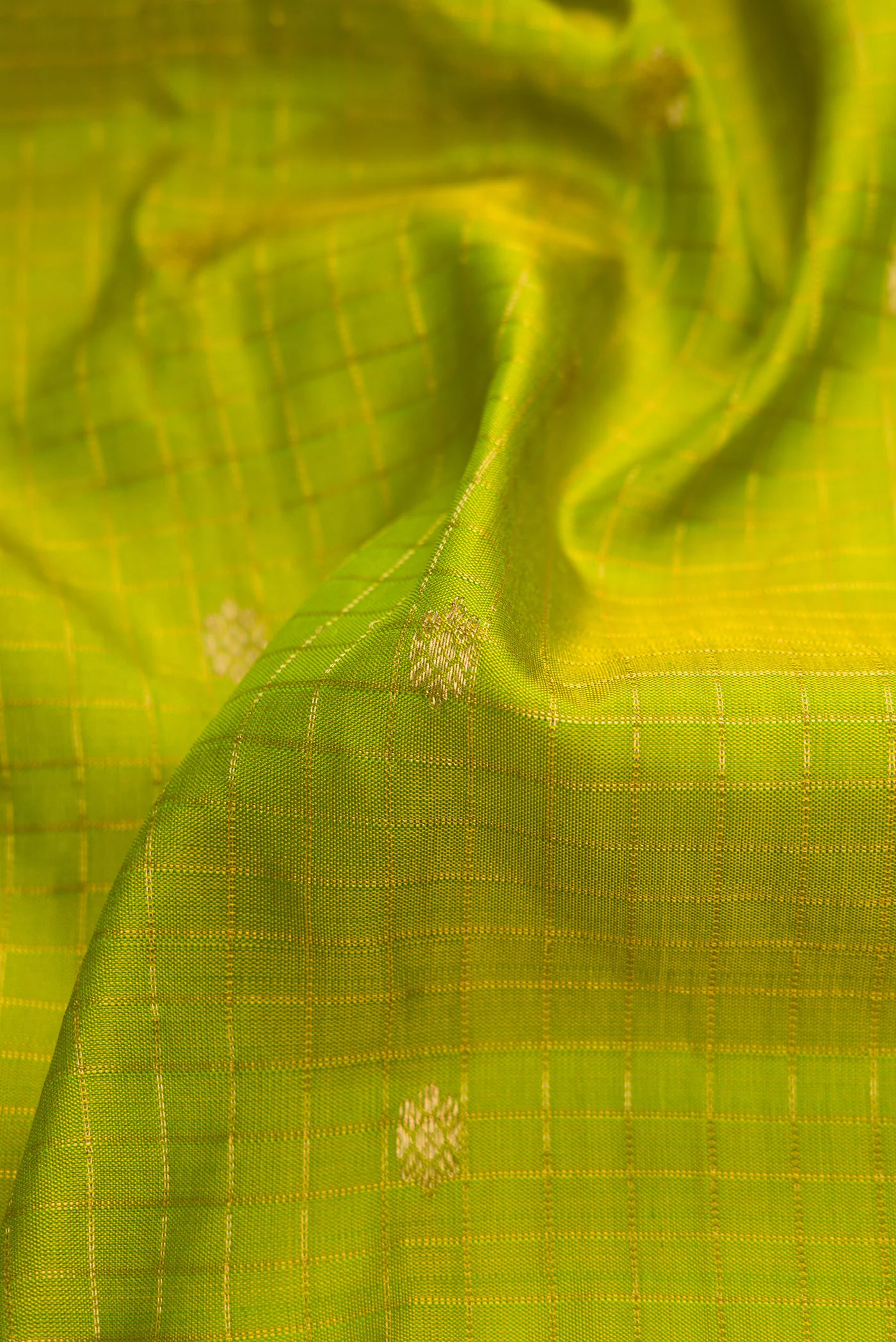 Green Gadwal Silk Saree - Image 2