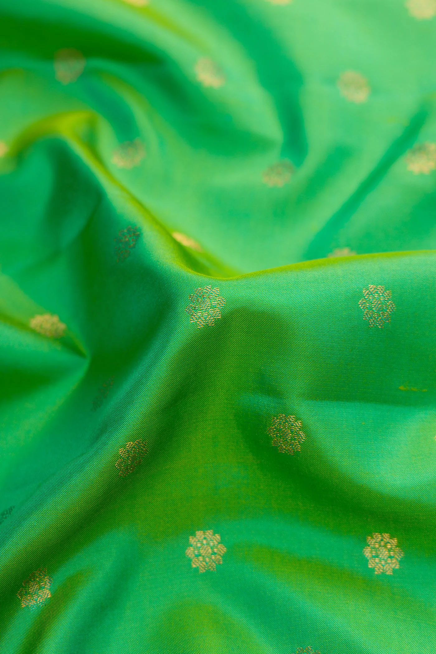 Green Gadwal Silk Saree - Image 2