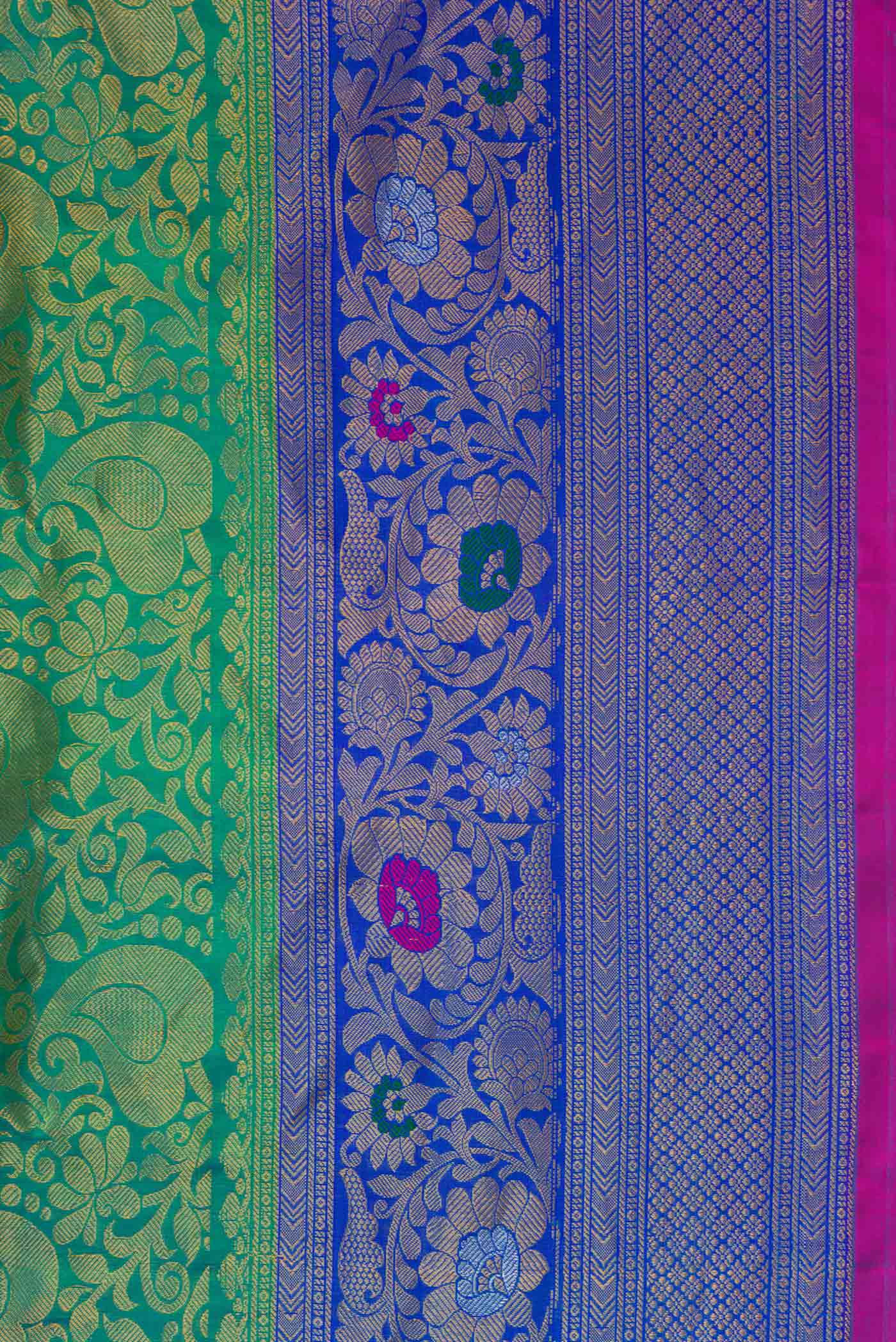 Green Dual Tone Gadwal Silk Saree - Image 3