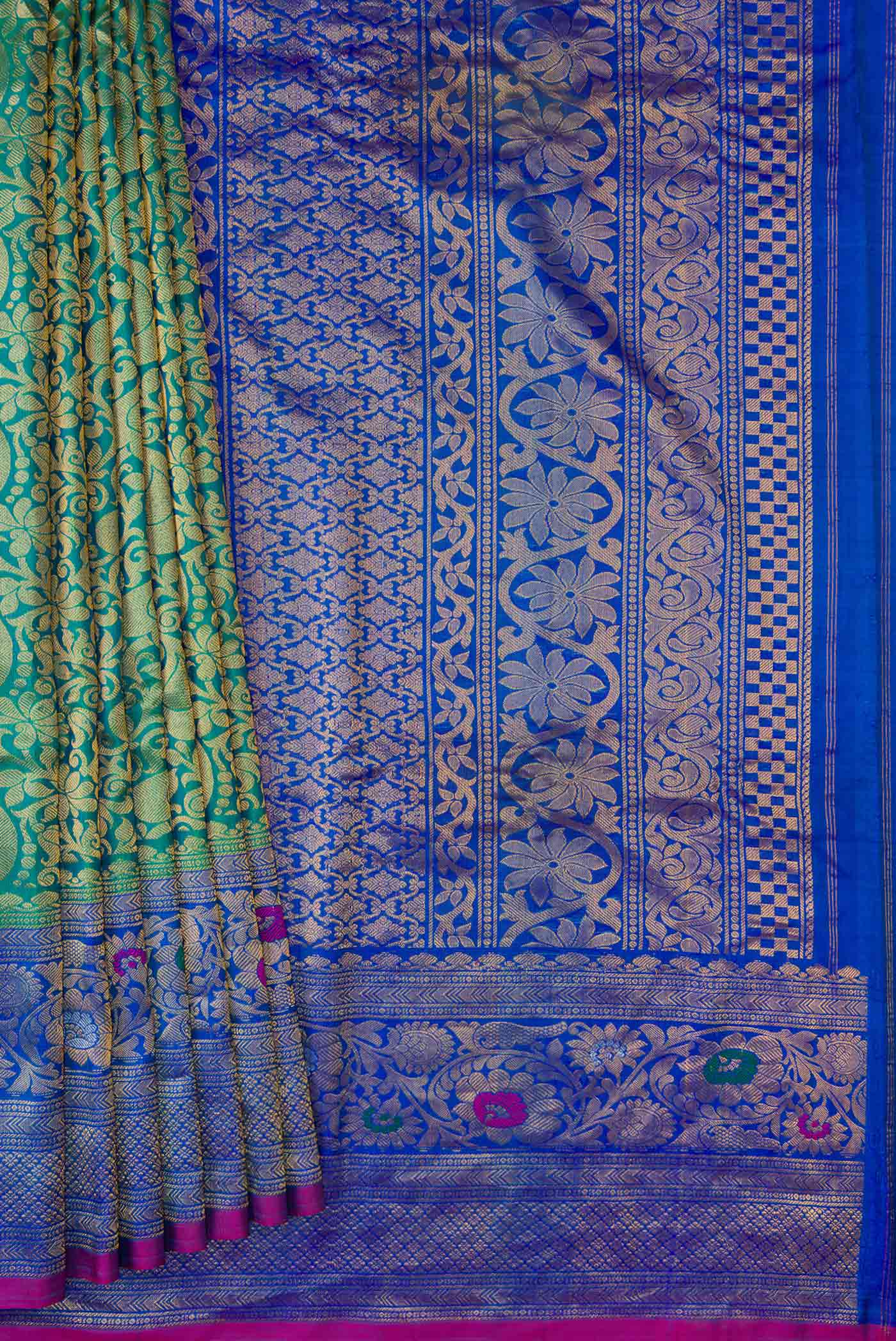 Green Dual Tone Gadwal Silk Saree - Image 4