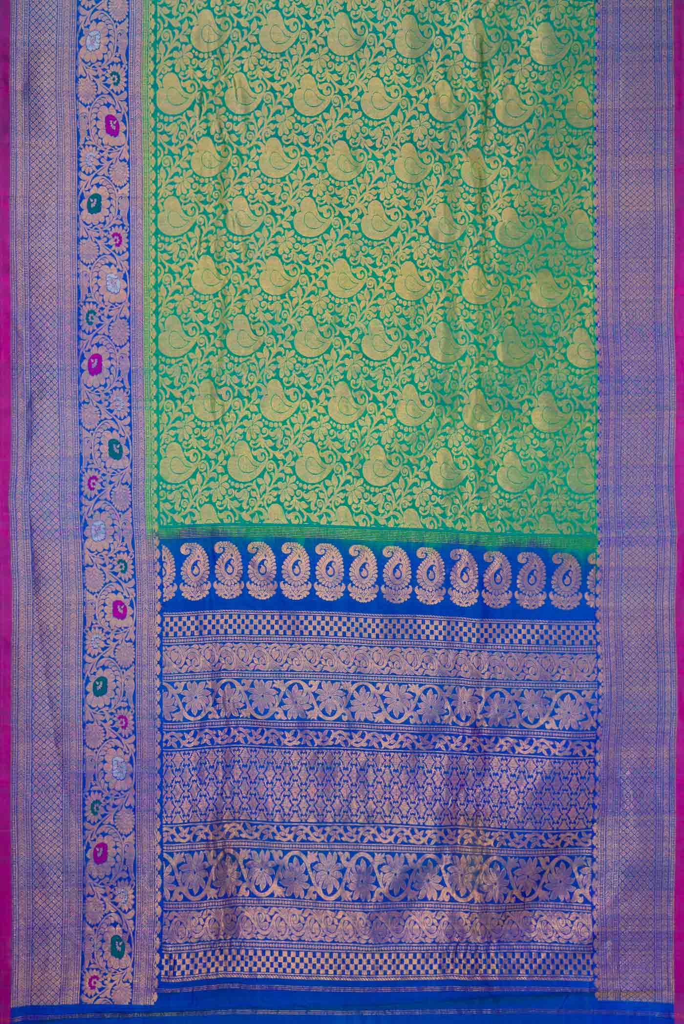 Green Dual Tone Gadwal Silk Saree - Image 6