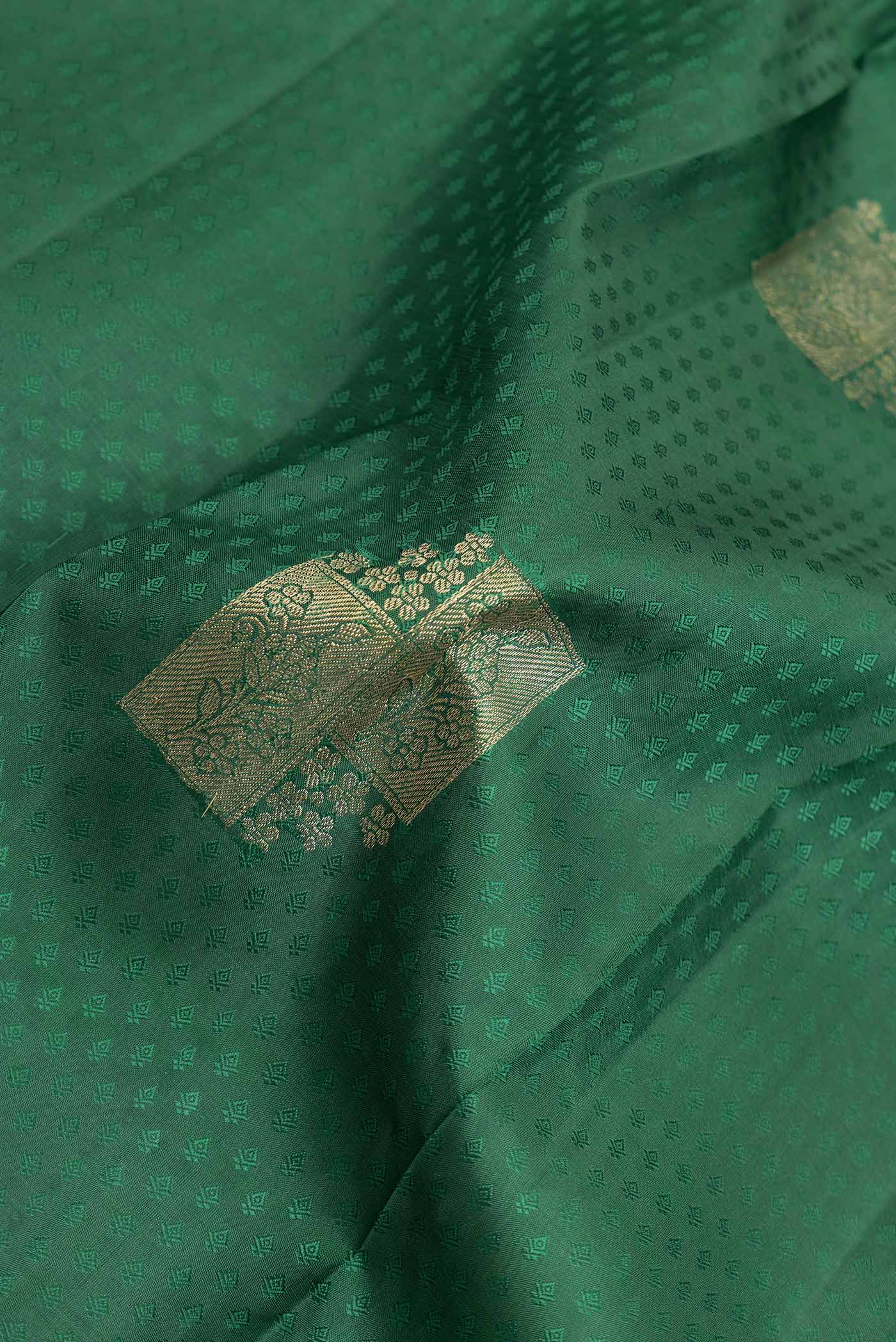 Green Dual Tone Kanjivaram Saree - Image 2