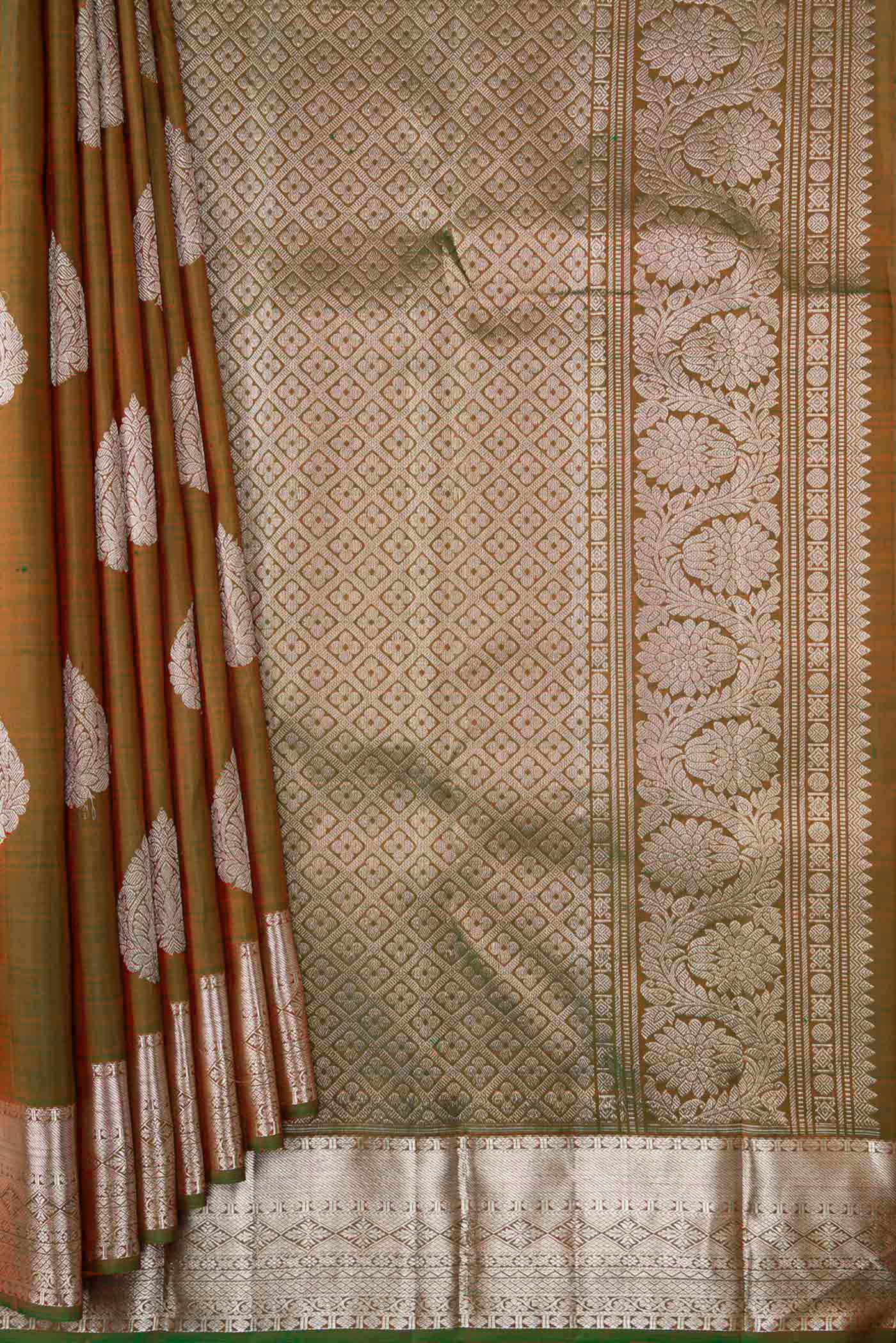 Green Dual Tone Kanjivaram Silk Saree - Image 4