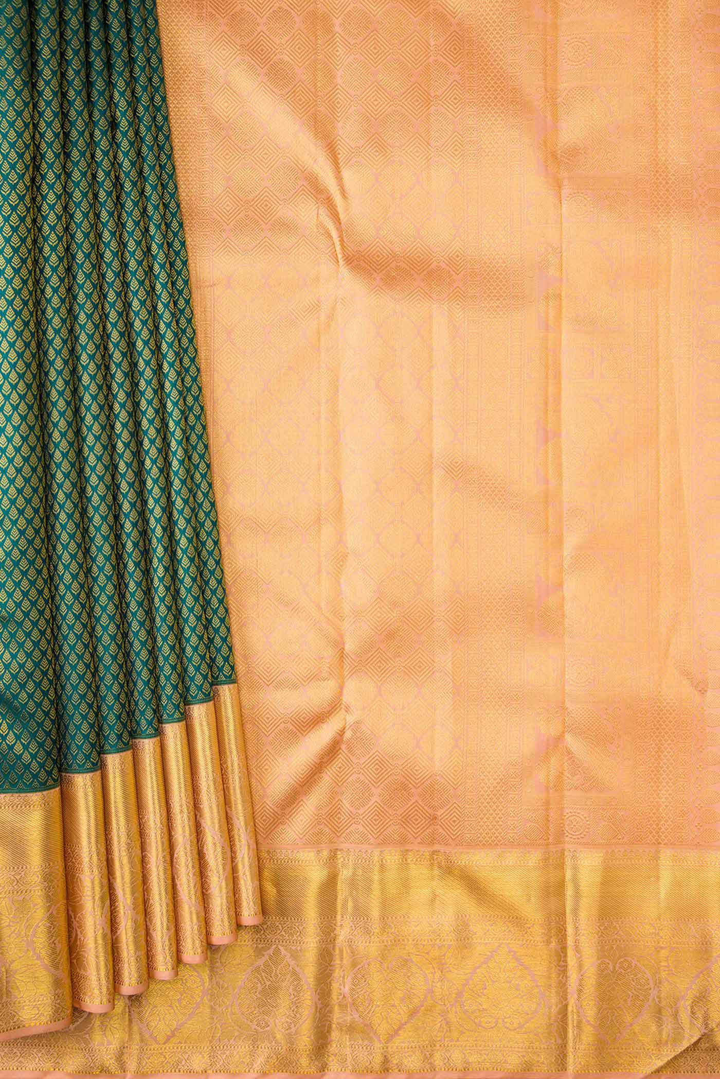Green Dual Tone Kanjivaram Silk Saree - Image 4