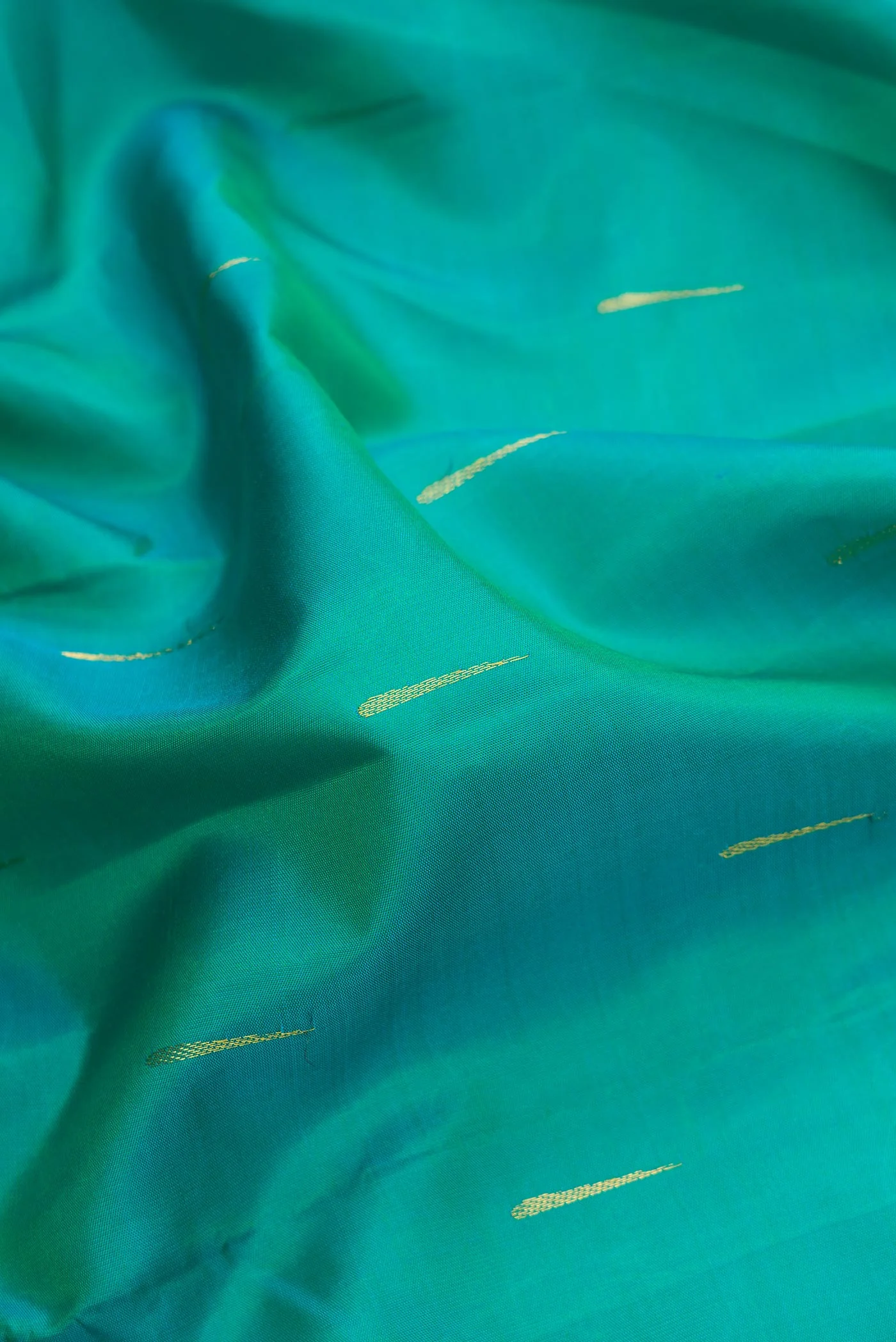 Blue with Green Color Kanchipuram Silk Saree - Image 3