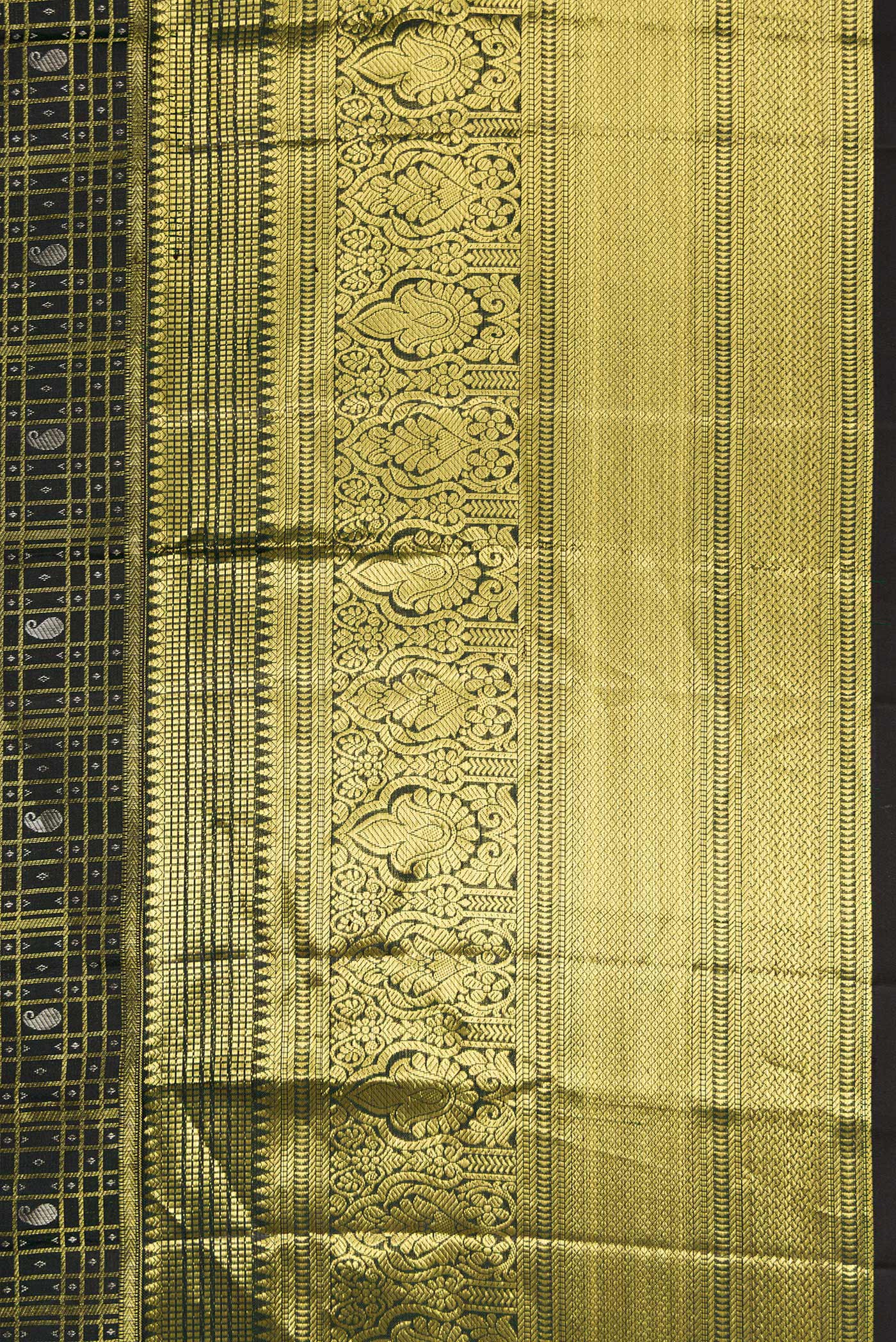 Bottle Green Kanchipuram Silk Saree - Image 3