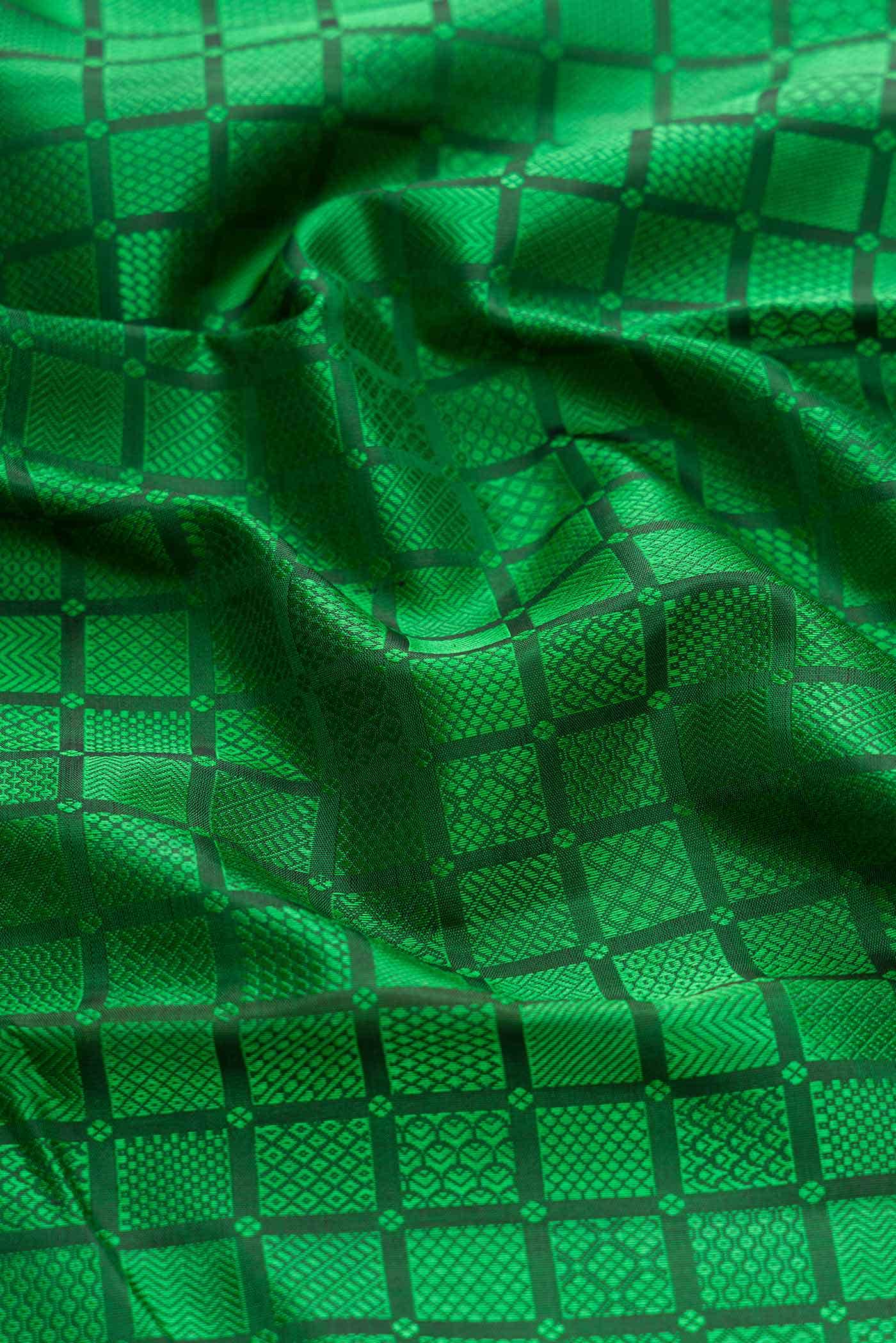 Pure Silk Pure Zari Green Dual Tone Kanchipuram Saree - Image 3