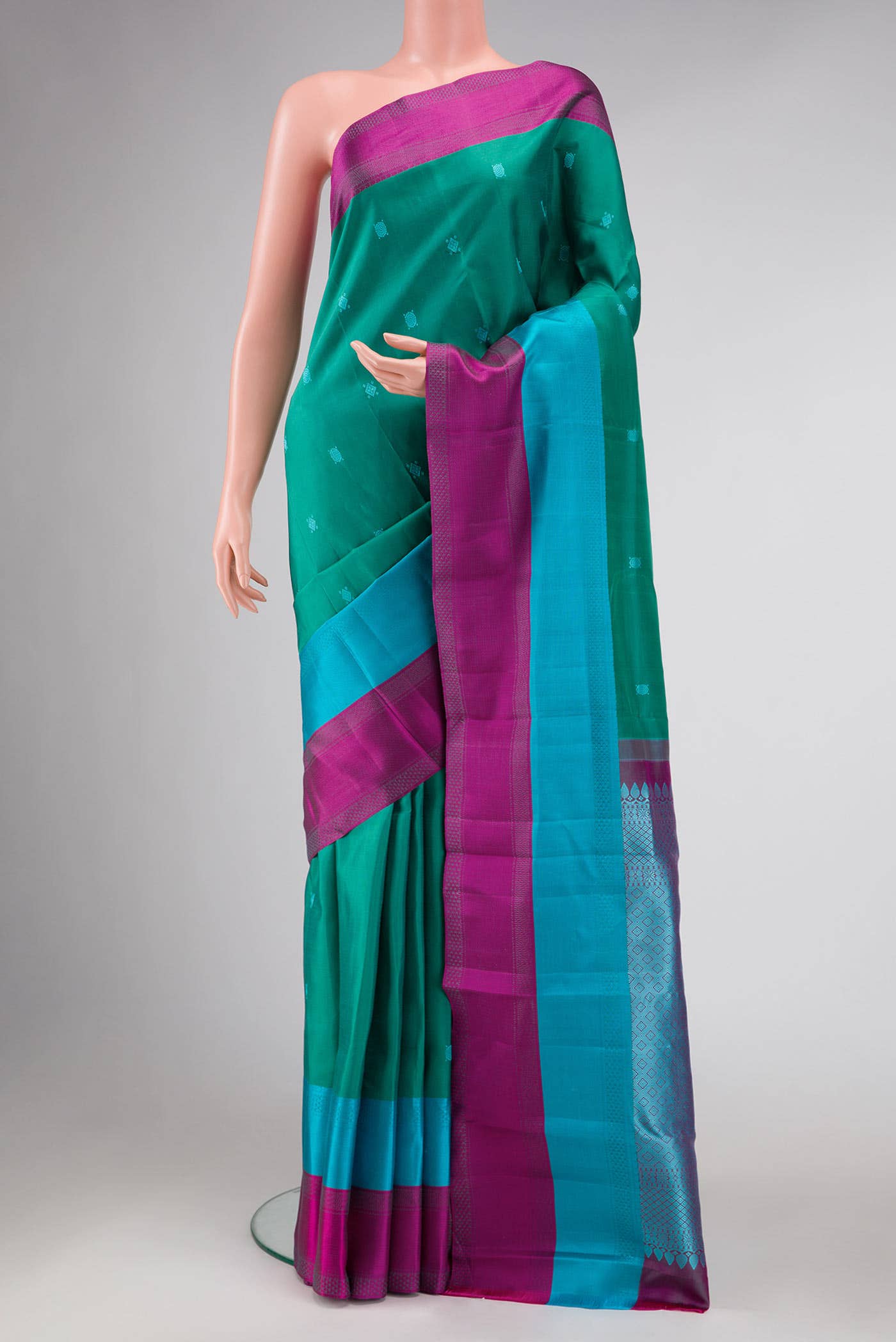 Green Dual Tone Kanchipuram Silk Saree - Image 7