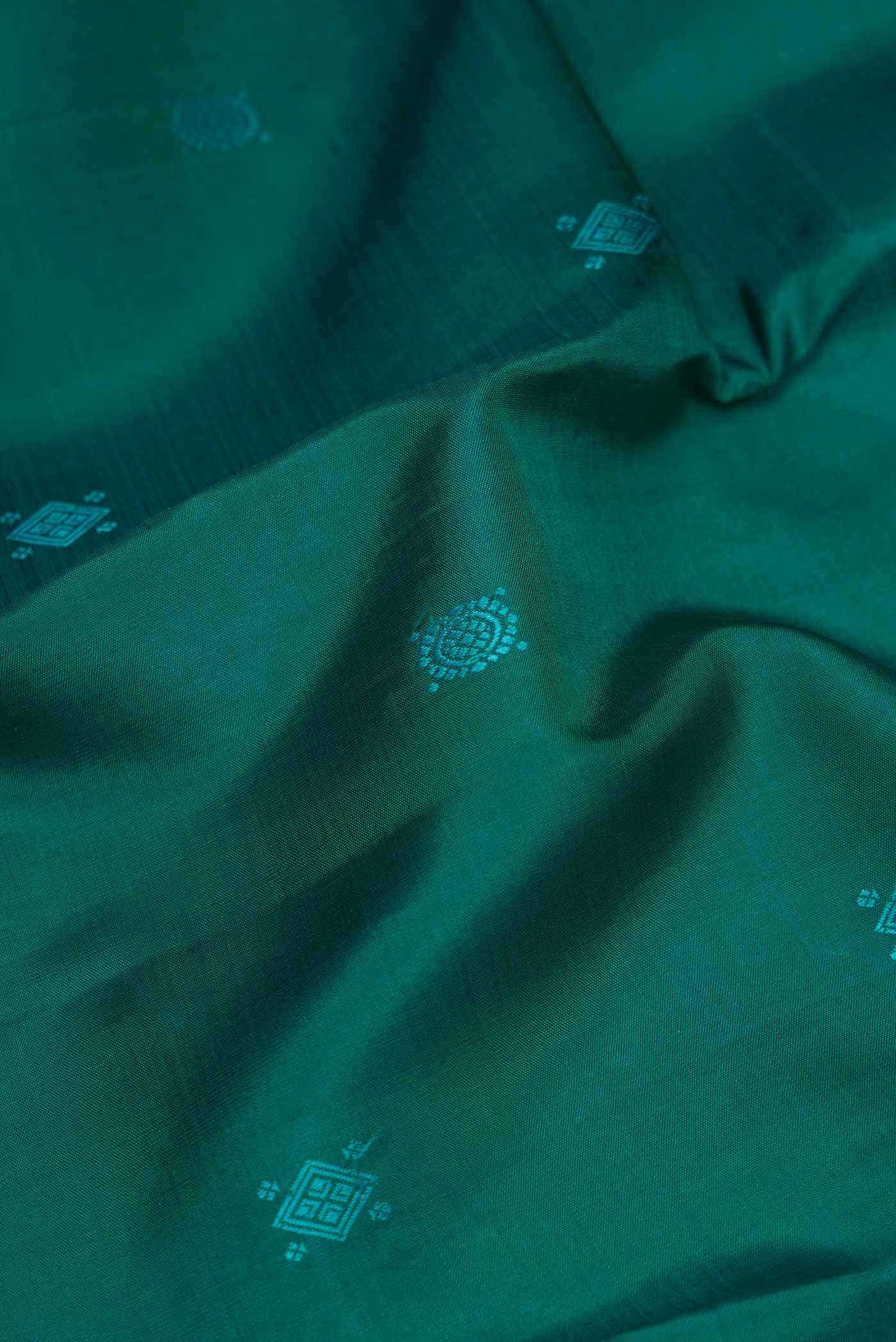 Green Dual Tone Kanchipuram Silk Saree - Image 9