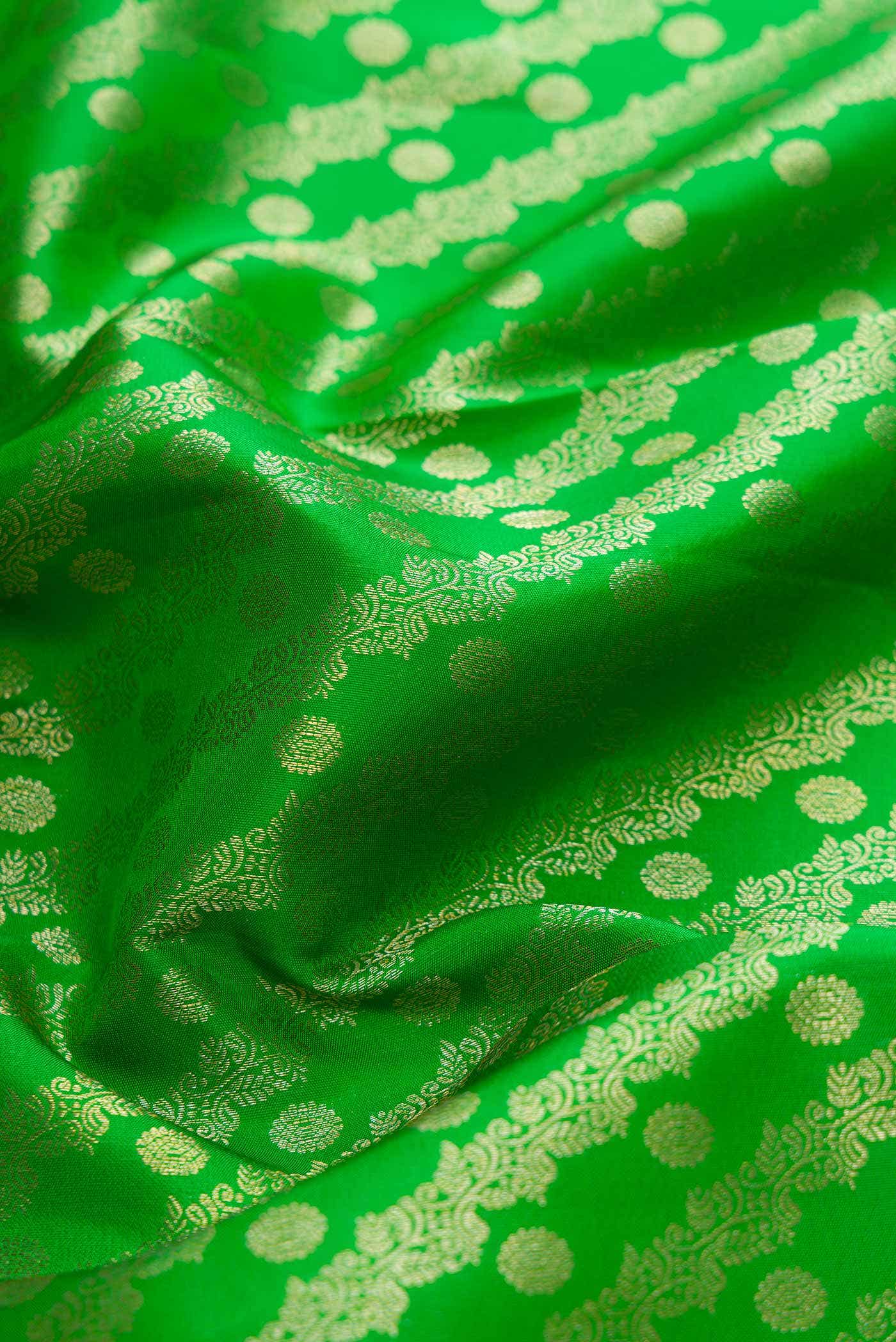 Green Dual Tone Kanjivaram Silk Saree - Image 3