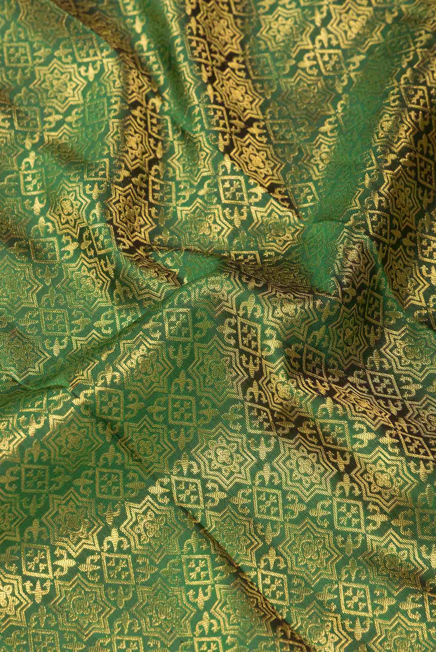Green Dual Tone Kanchipuram Silk Saree - Image 3