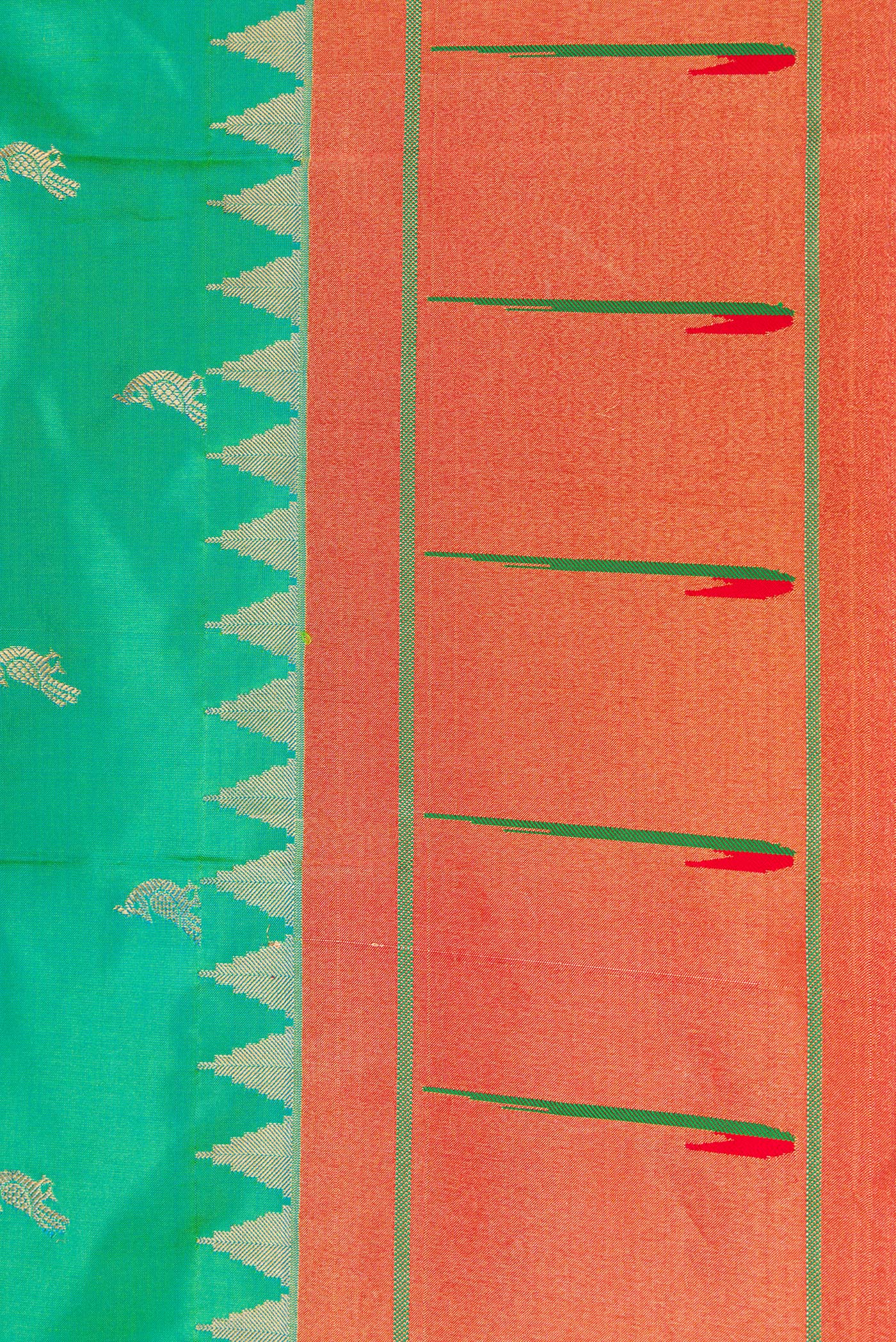 Green Dual Tone Paithani Silk Saree - Image 3