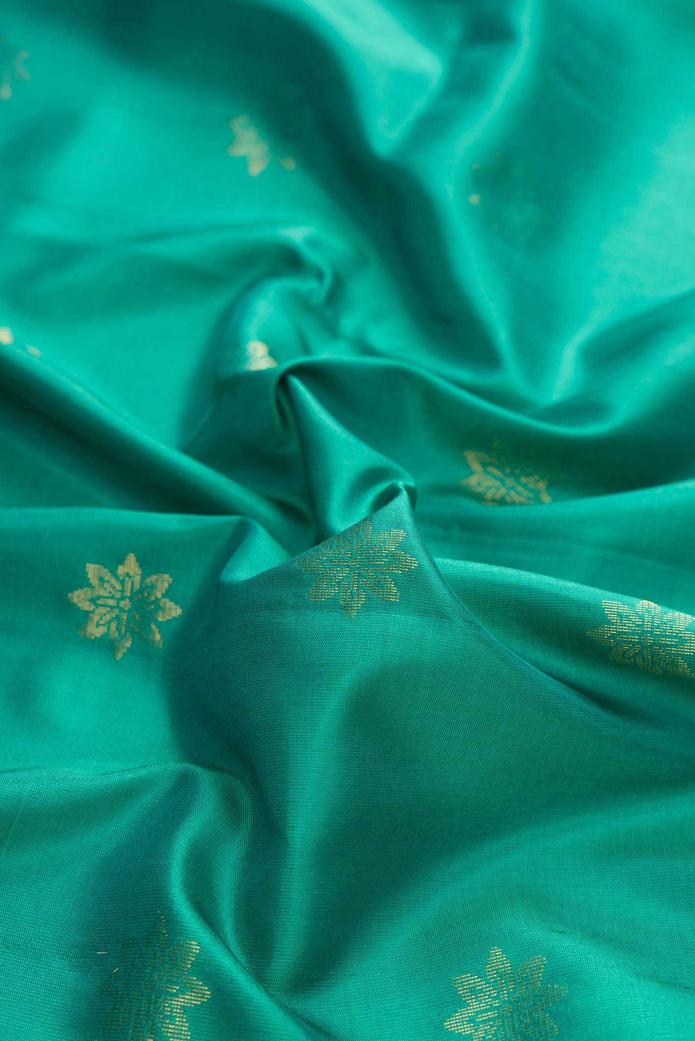 Green Dual Tone Soft Silk Saree - Image 2
