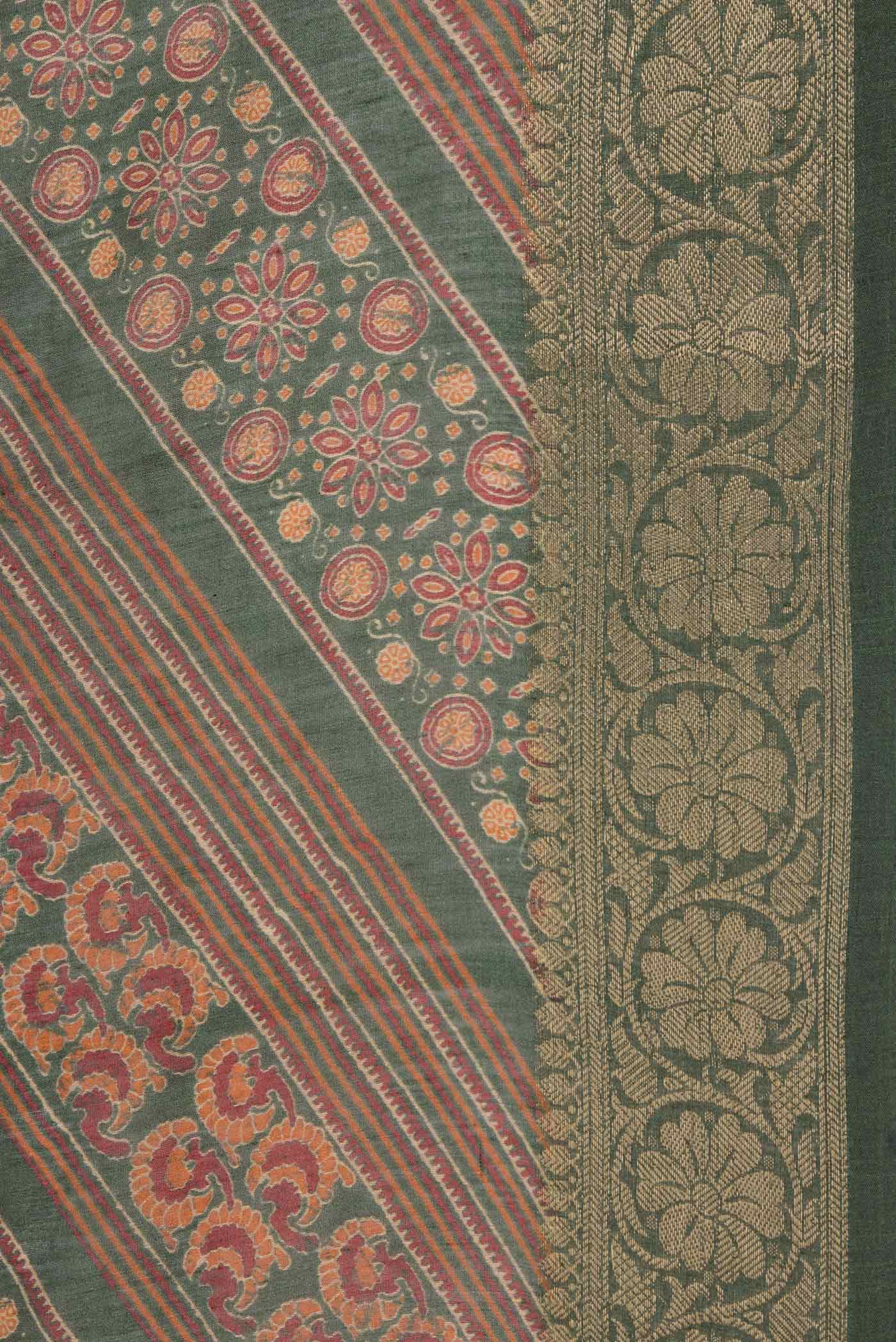 Green Dual Tone Tussar Silk Saree - Image 3