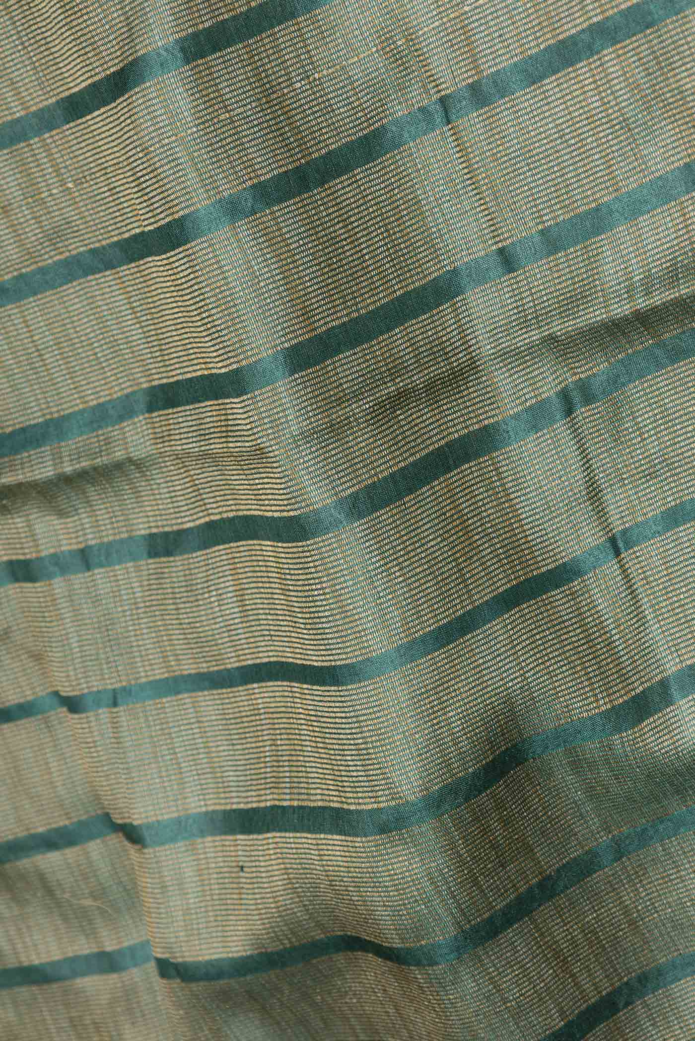 Green Dual Tone Tussar Silk Saree - Image 2