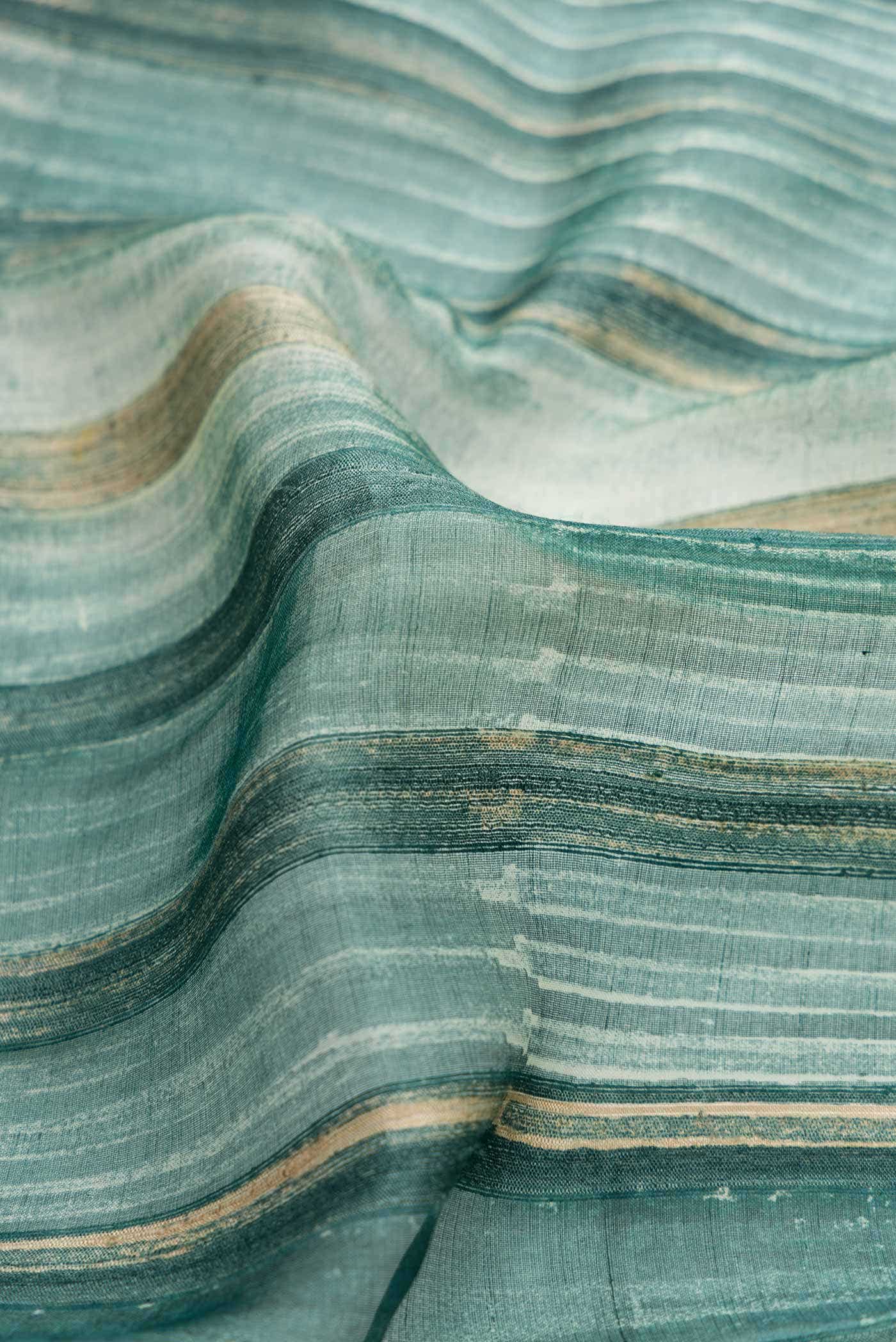 Green Dual Tone Tussar Silk Saree - Image 2