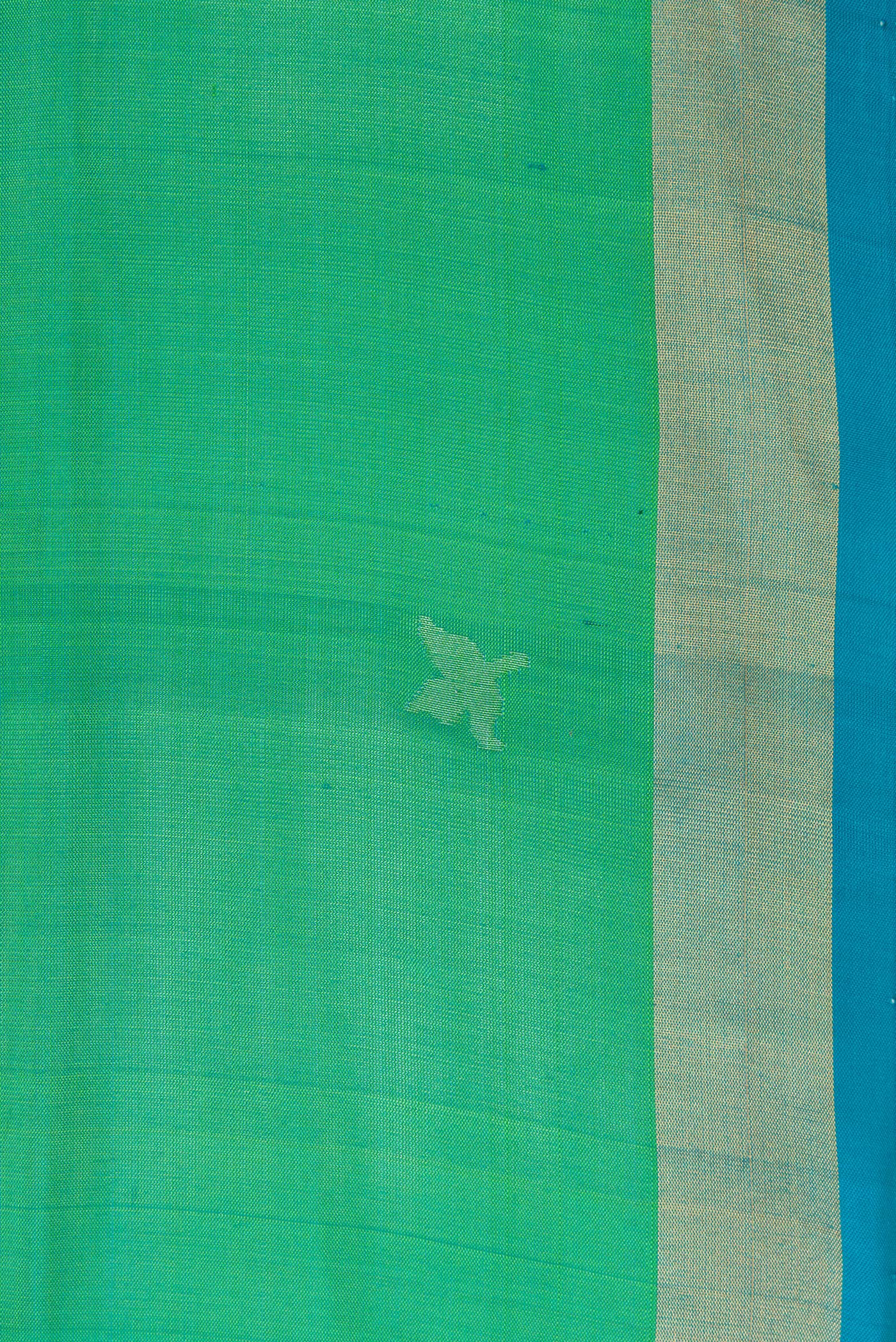 Green Dual Tone Uppada Silk Saree - Image 3