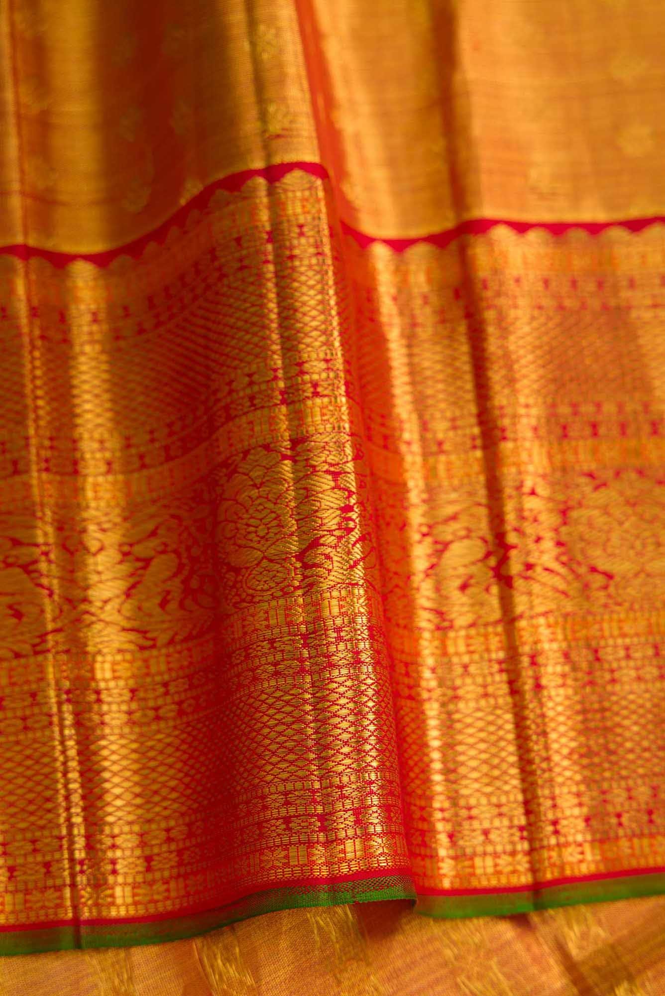 Green Dual Tone Kanjivaram Tissue Silk Saree - Image 6