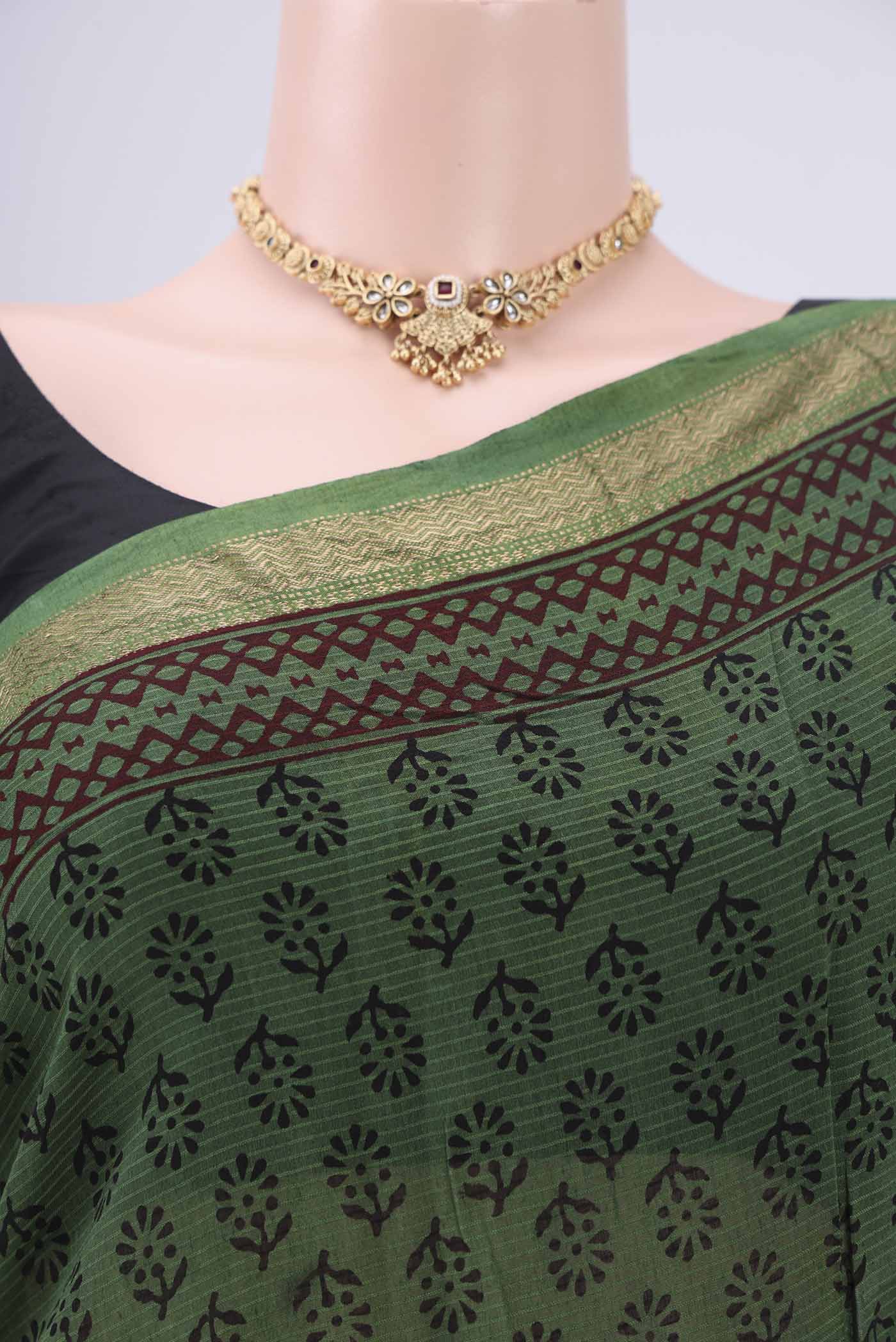 Green Maheshwari Silk Cotton Saree - Image 2