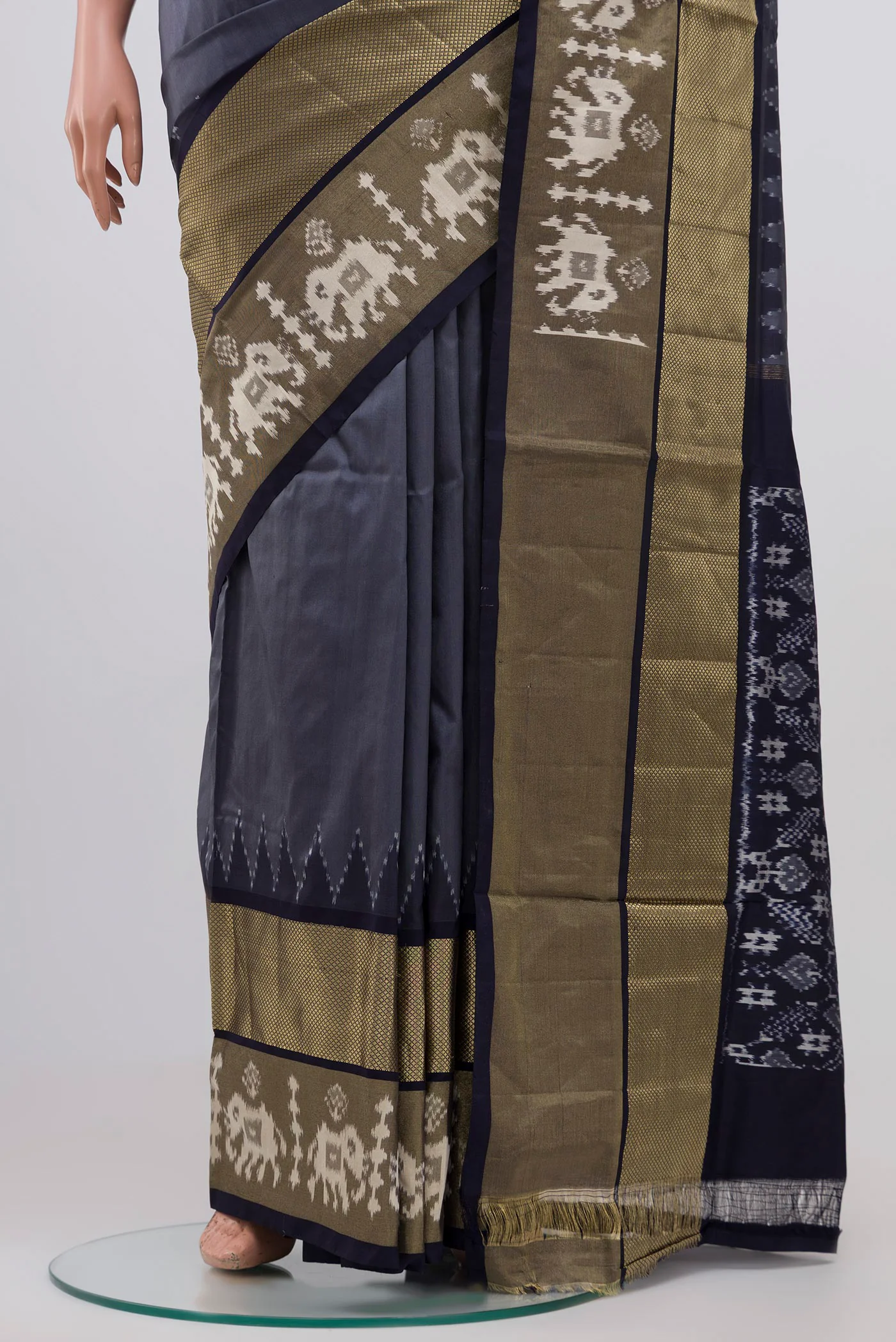 Grey Pochampally Silk Saree - Image 3