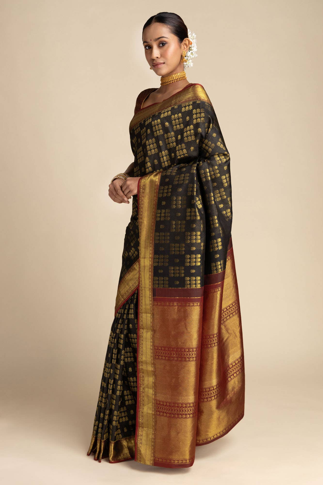 Kanaka-Black Kanchipuram Silk Saree - Image 3