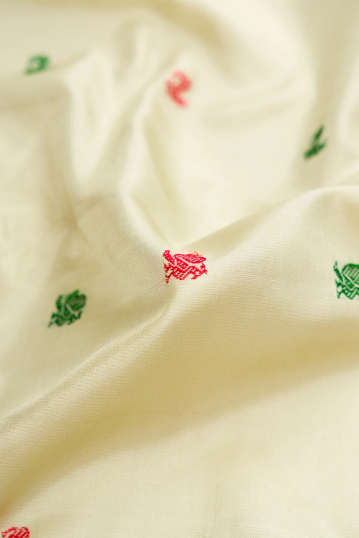 Light Green Dual Tone Gadwal Silk Saree - Image 2