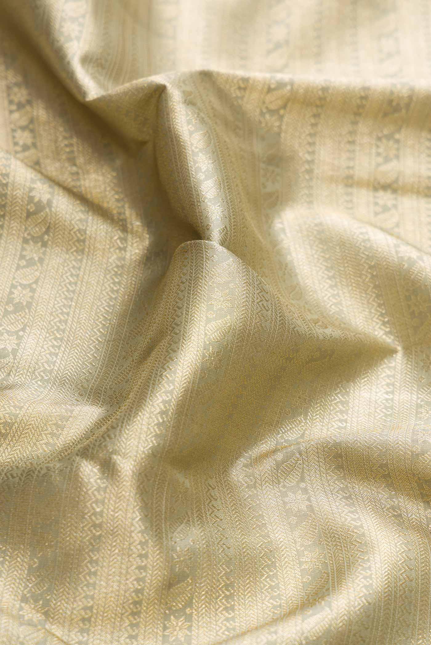 Light Green Dual Tone Kanchipuram Silk Saree - Image 2