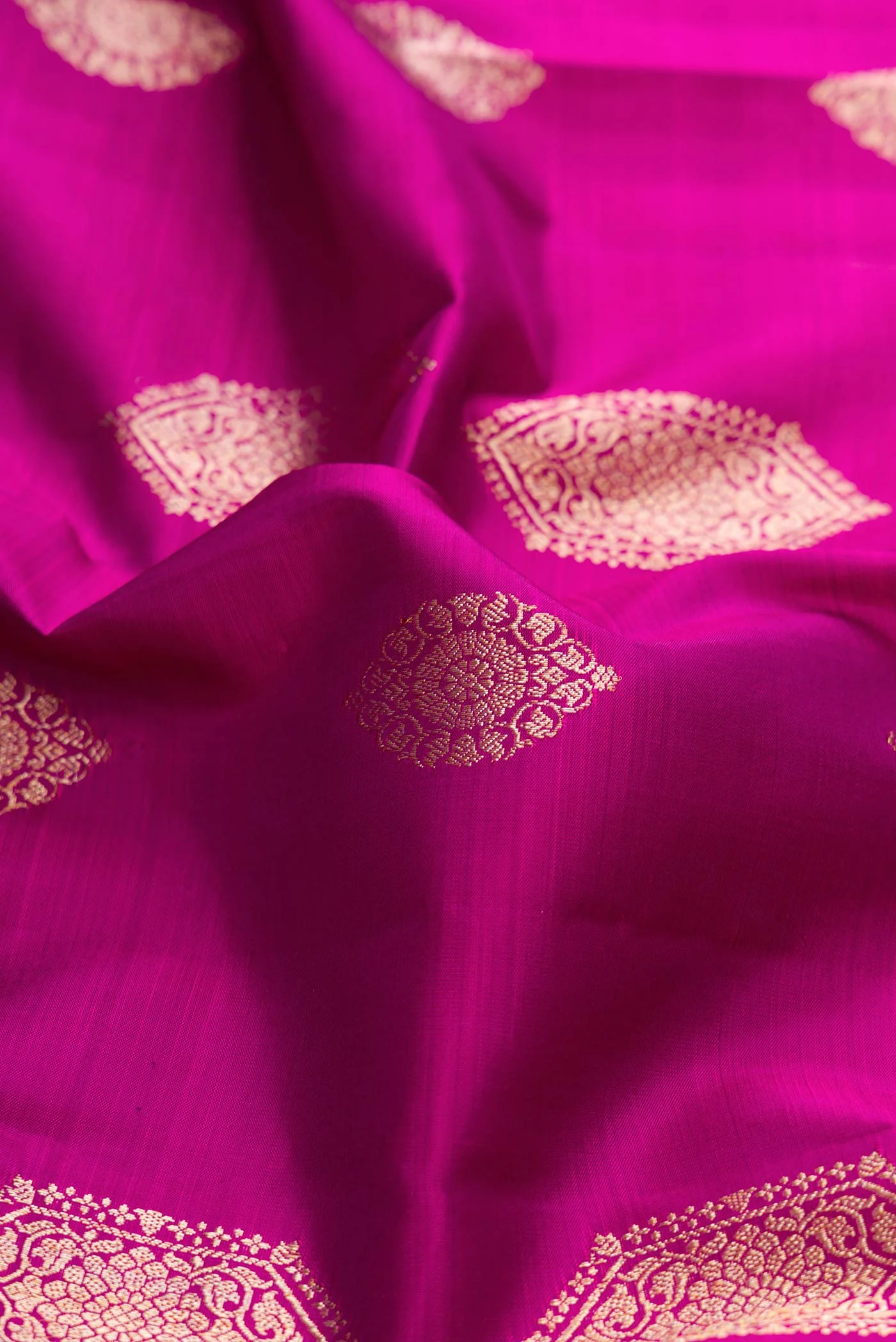 Magenta Dual Tone Kanjivaram Silk Saree - Image 2