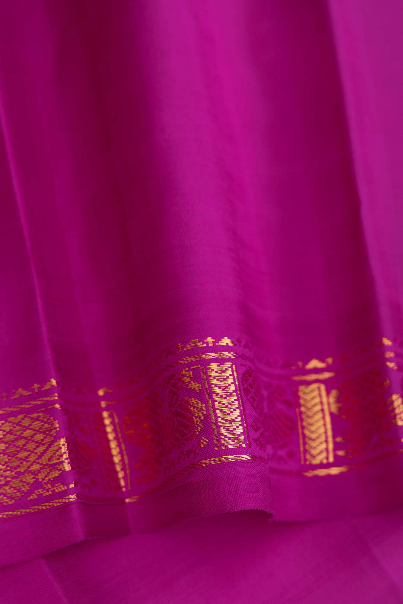 Pure Silk Pure Zari Magenta Dual Tone Kanjivaram Saree - Image 6