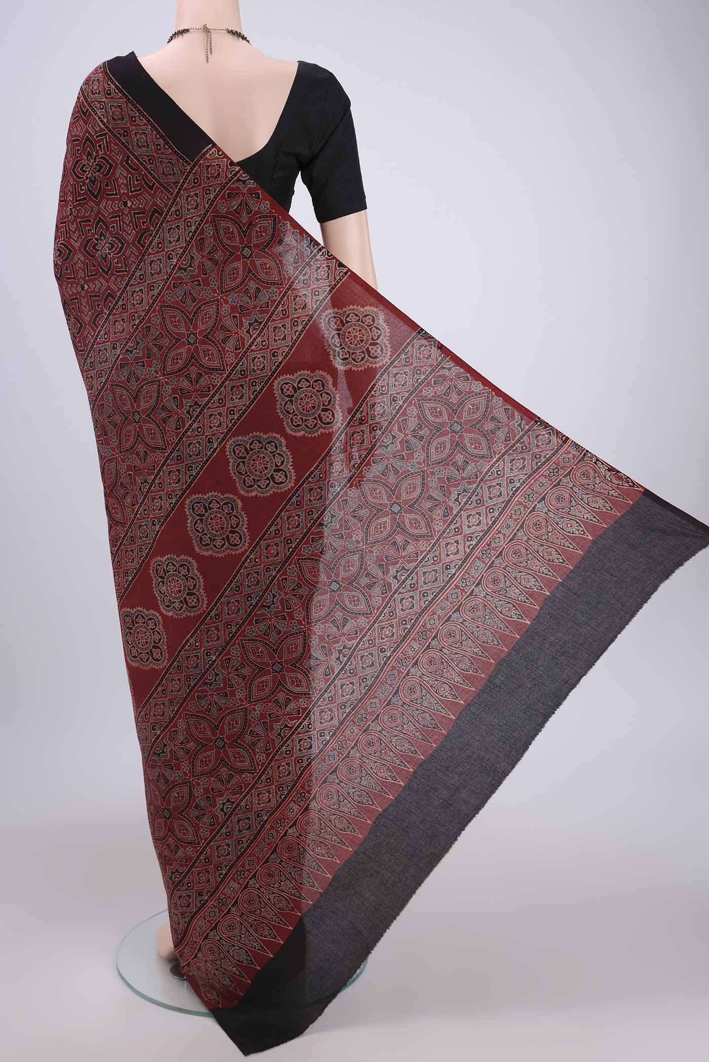 Maroon Cotton Saree - Image 3
