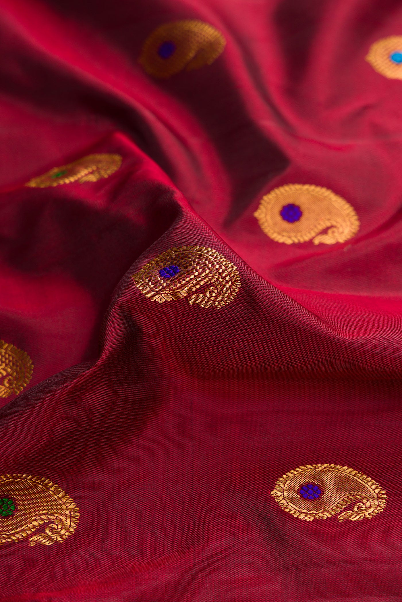 Maroon Gadwal Silk Saree - Image 2