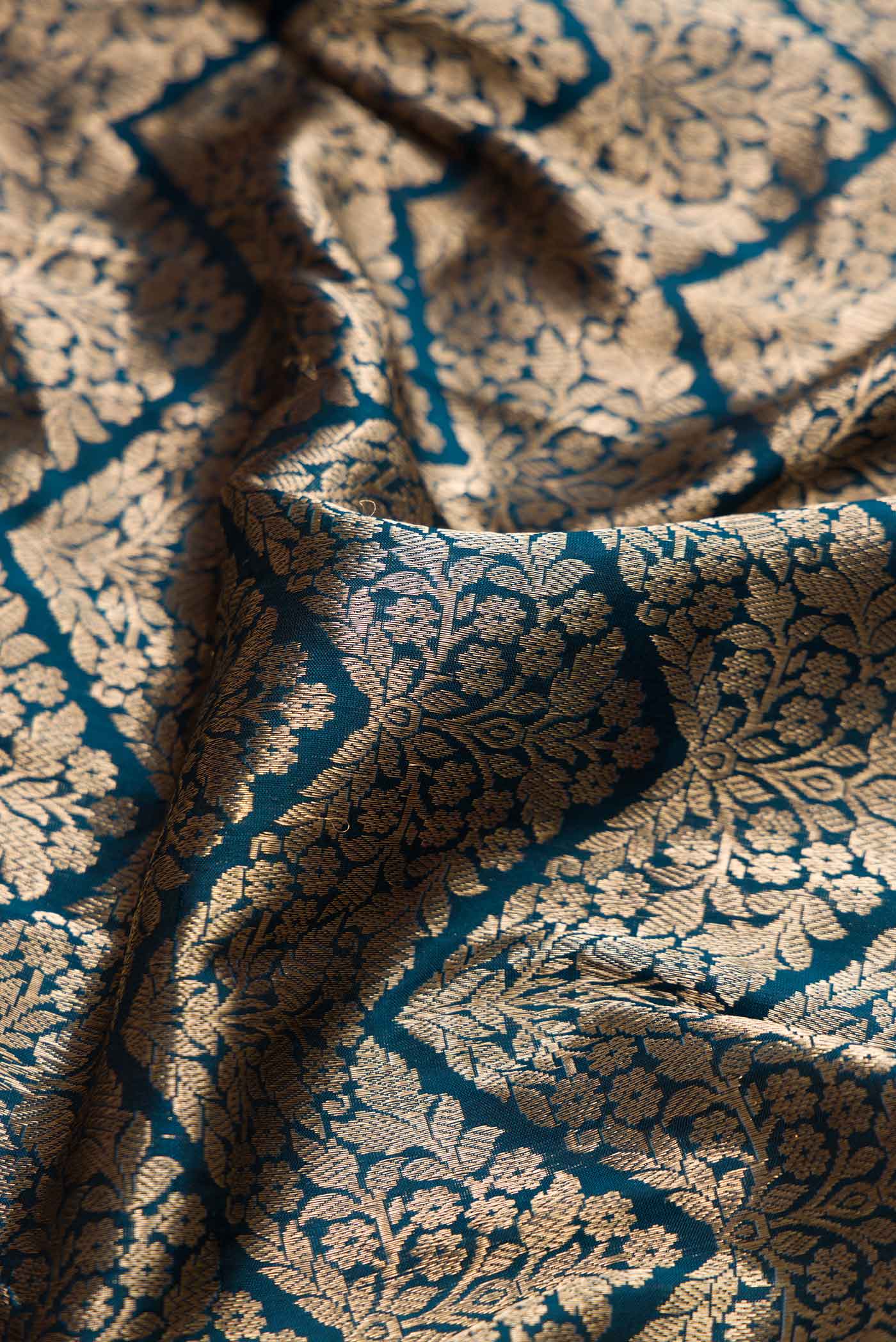 Maya Blue Dual Tone Banarasi Silk Saree - Image 2