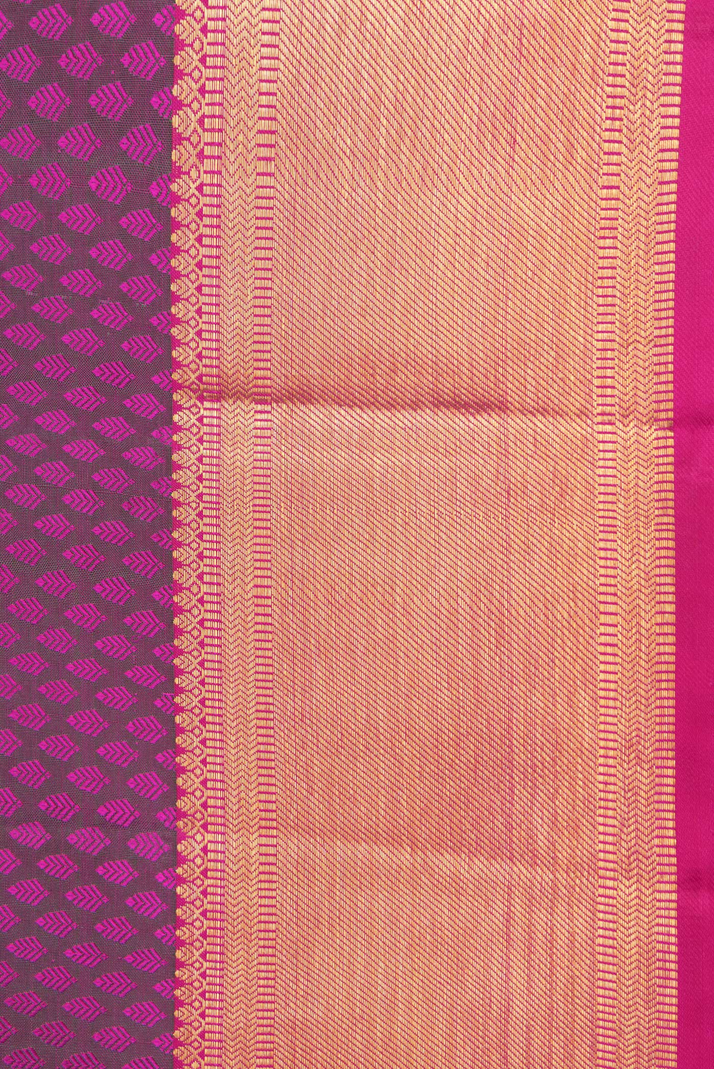 Magenta with Green Color Kanchipuram Silk Saree - Image 3