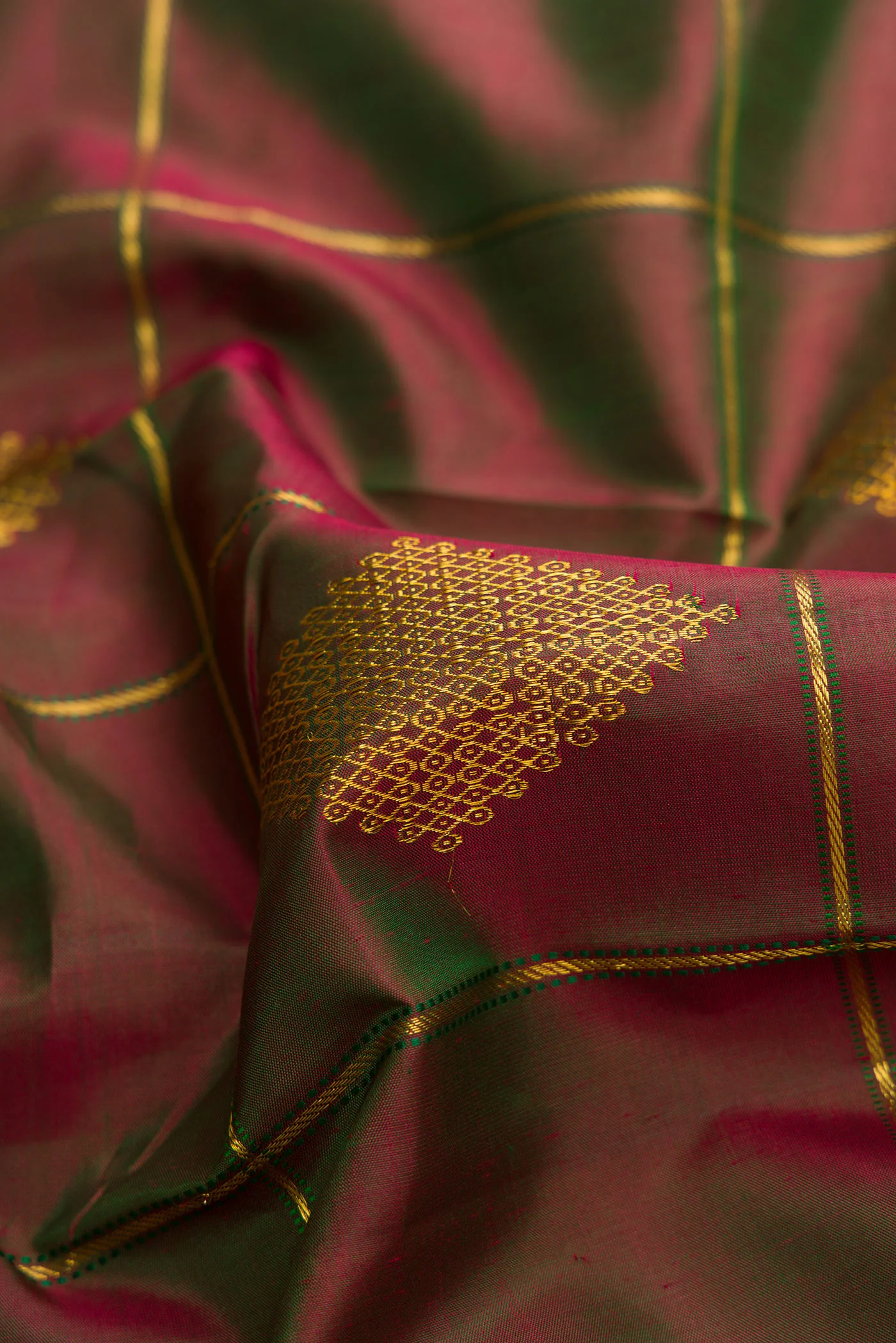 Green with Maroon Color Kanchipuram Silk Saree - Image 2