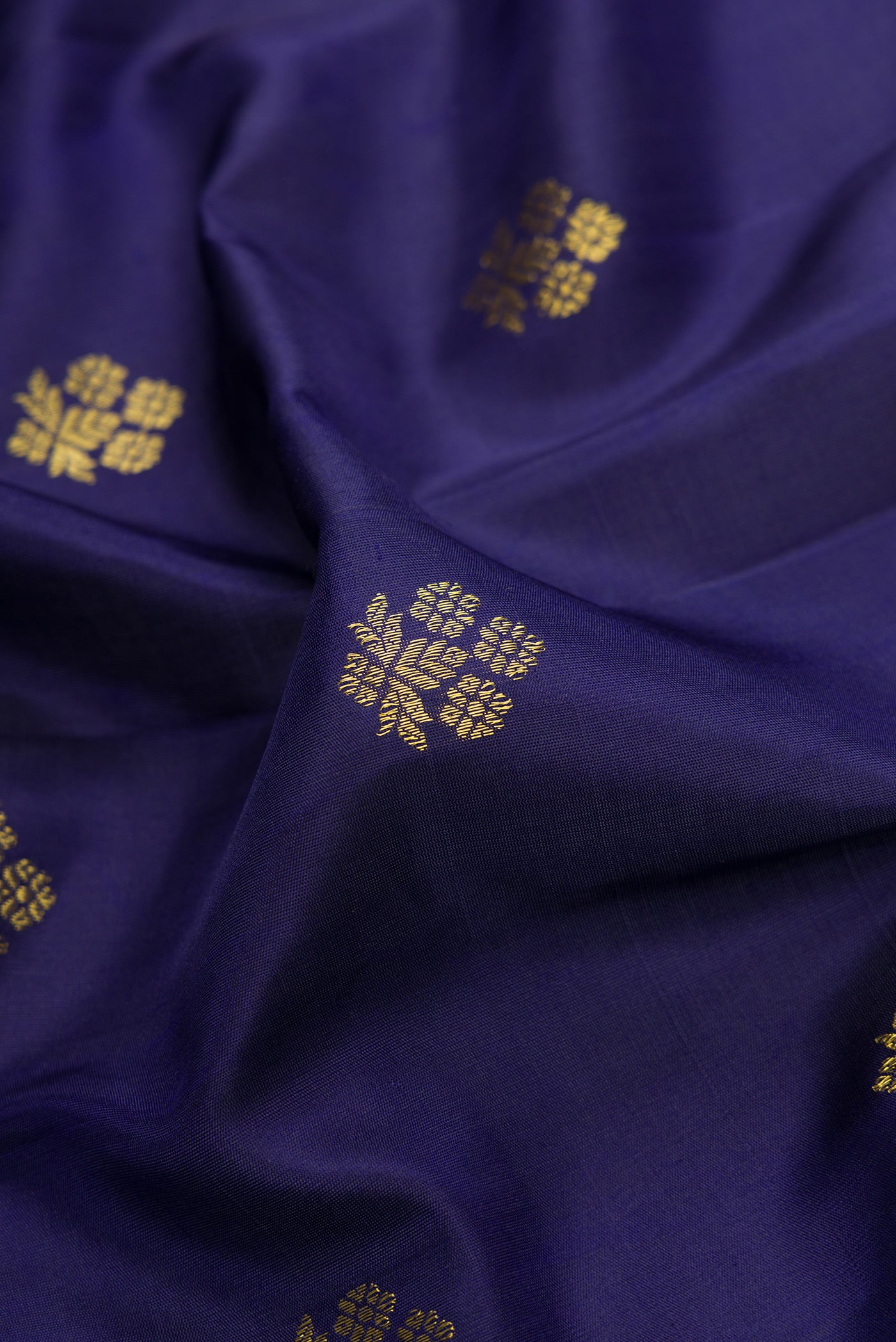 Navy Blue Gadwal Silk Saree - Image 2