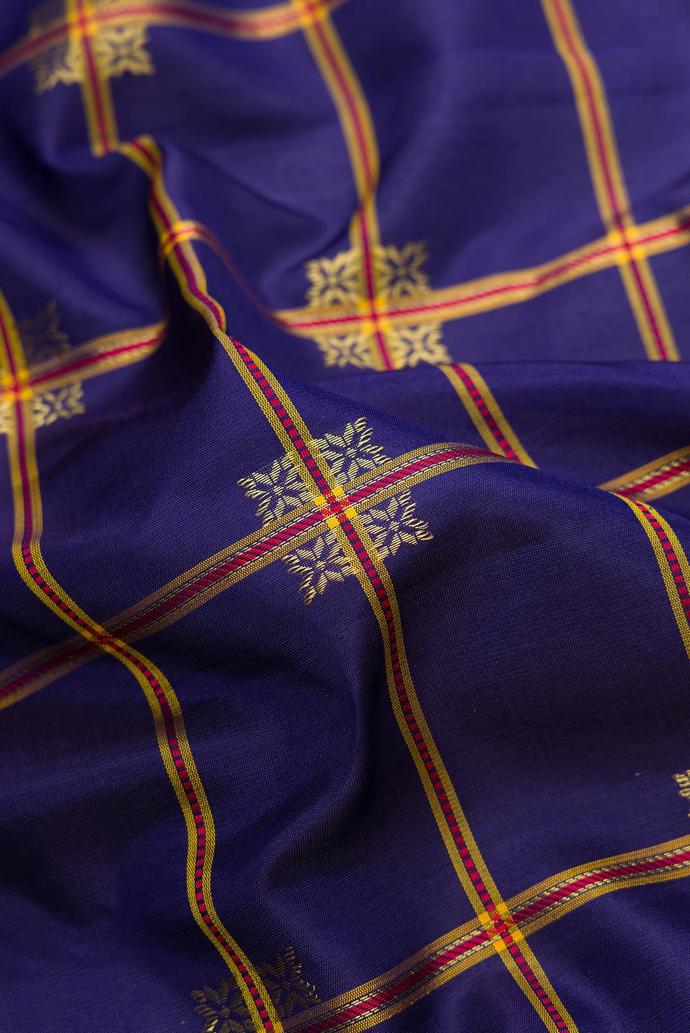 Dark Blue Gadwal Silk Saree - Image 2