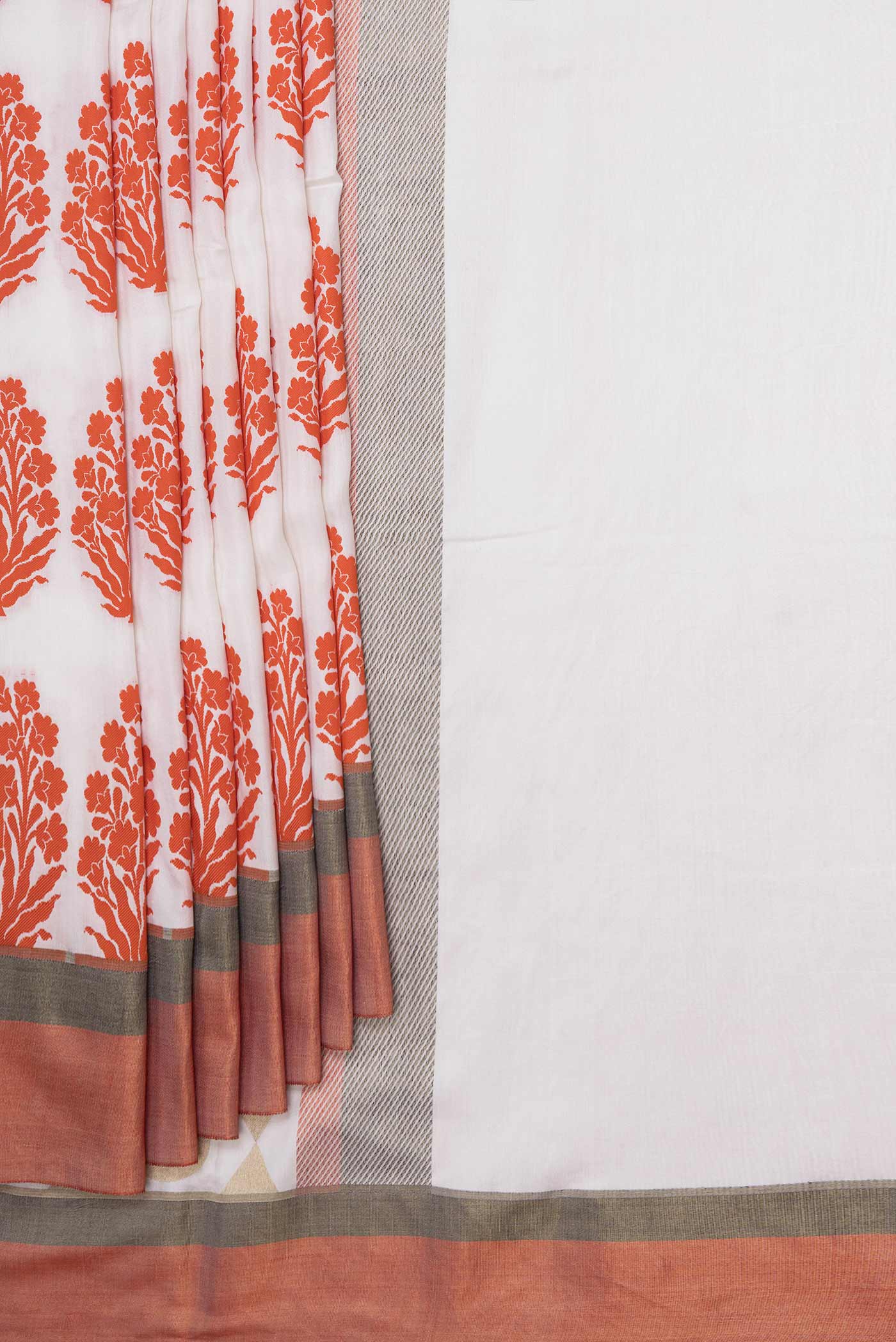 Off White Dual Tone Banarasi Silk Saree - Image 4