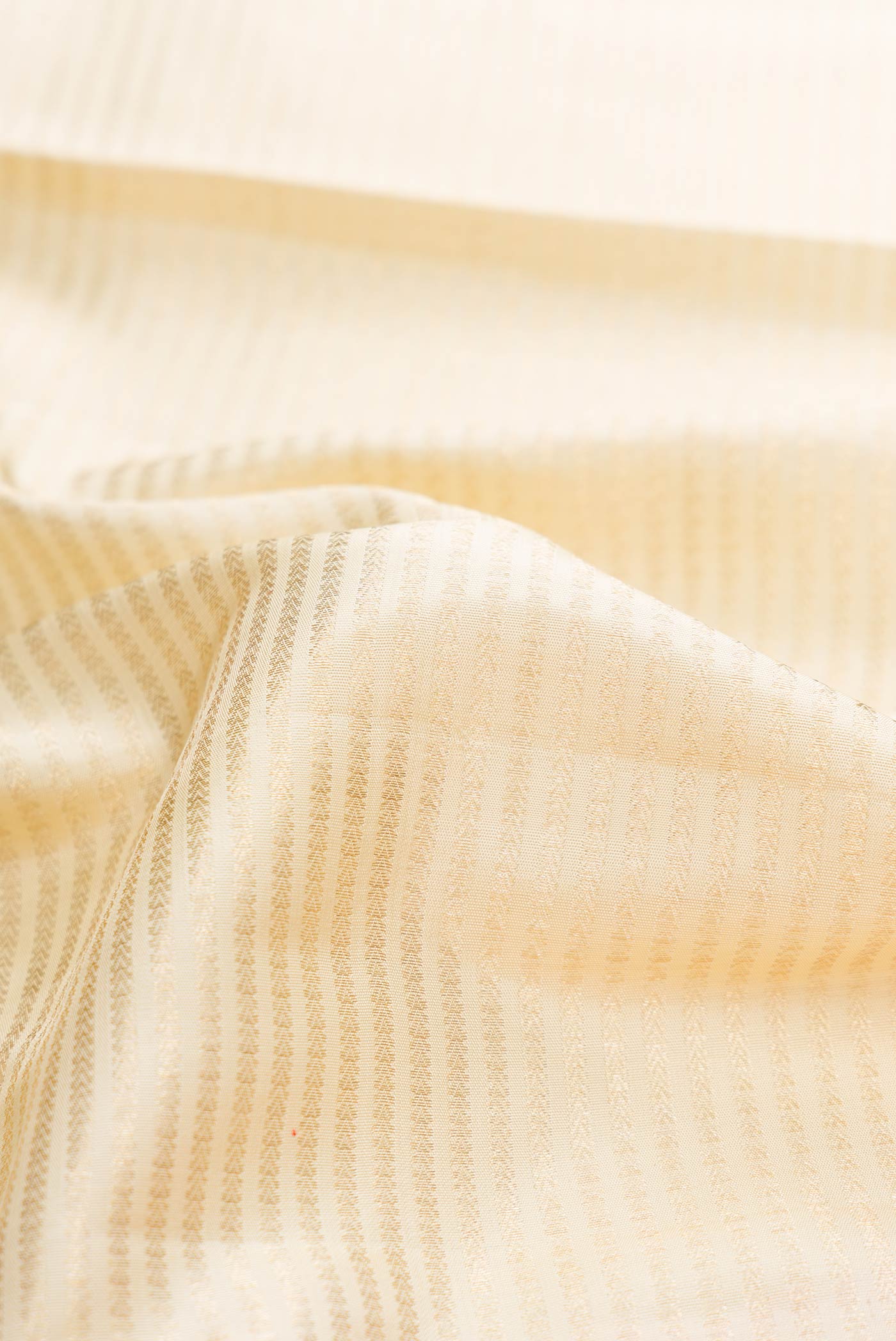 Off White Dual Tone Kanjivaram Silk Saree - Image 2
