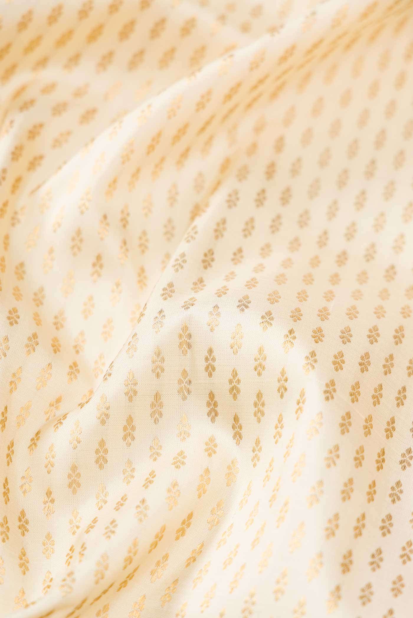 Pure Silk Pure Zari Off White Dual Tone Kanjivaram Saree - Image 3