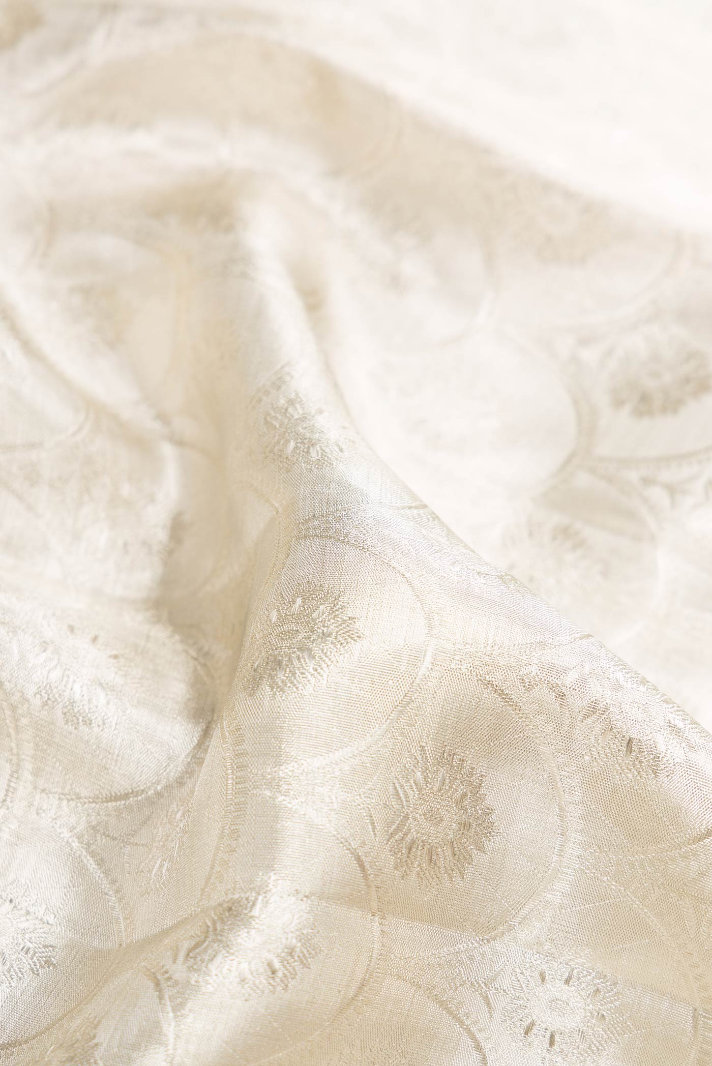 Off White Dual Tone Kanjivaram Tissue Silk Saree - Image 2