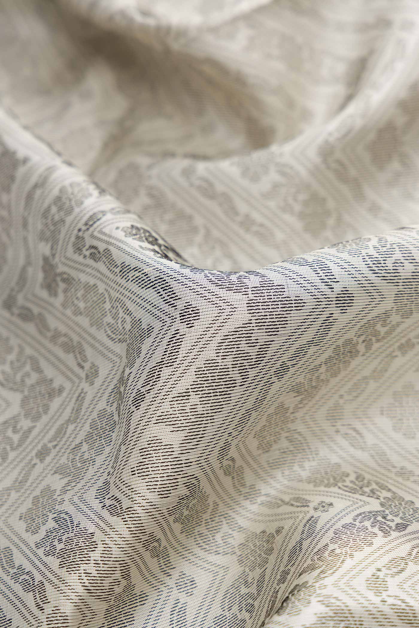 Grey Soft Silk Saree - Image 2