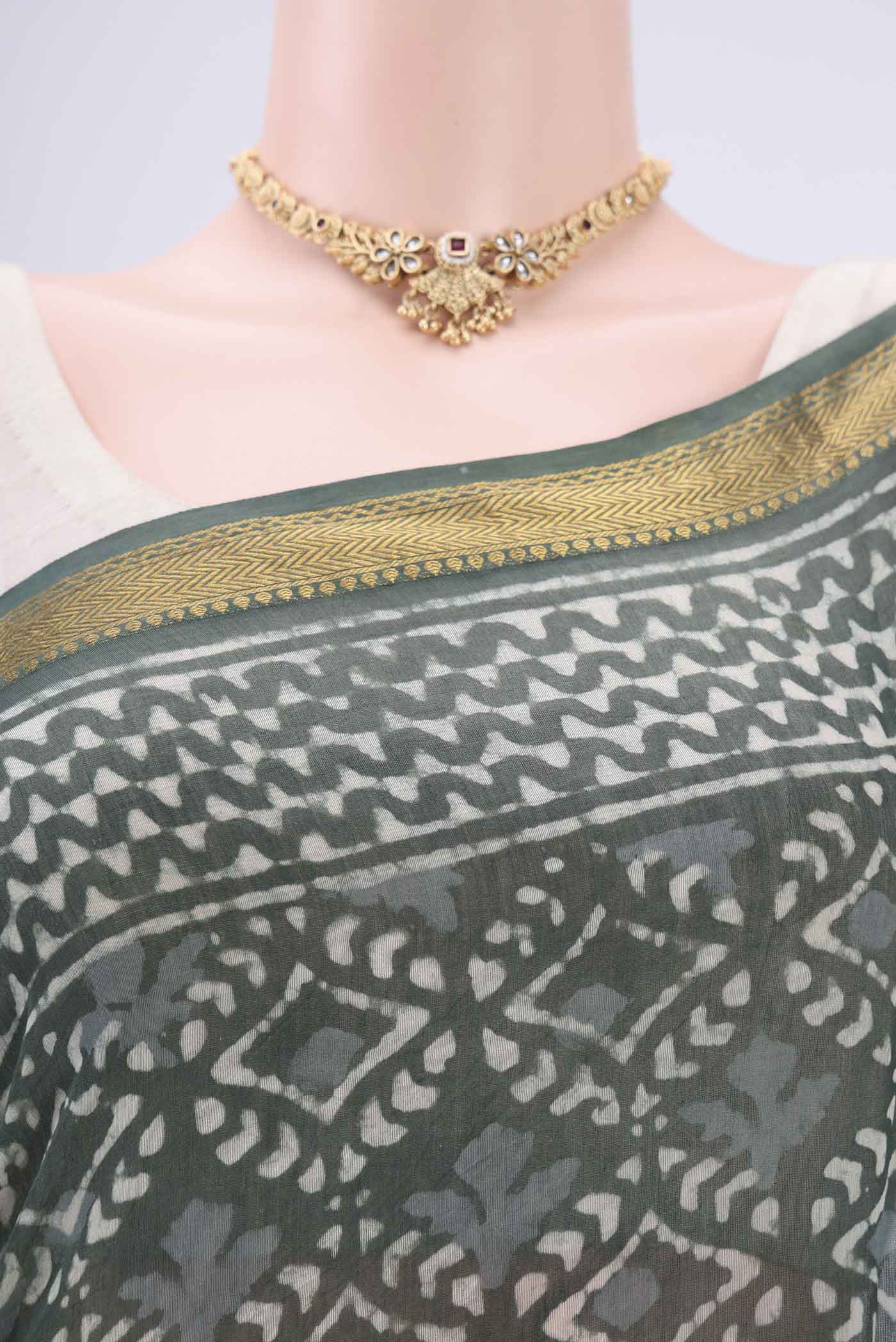 Olive Green Maheshwari Silk Cotton Saree - Image 2