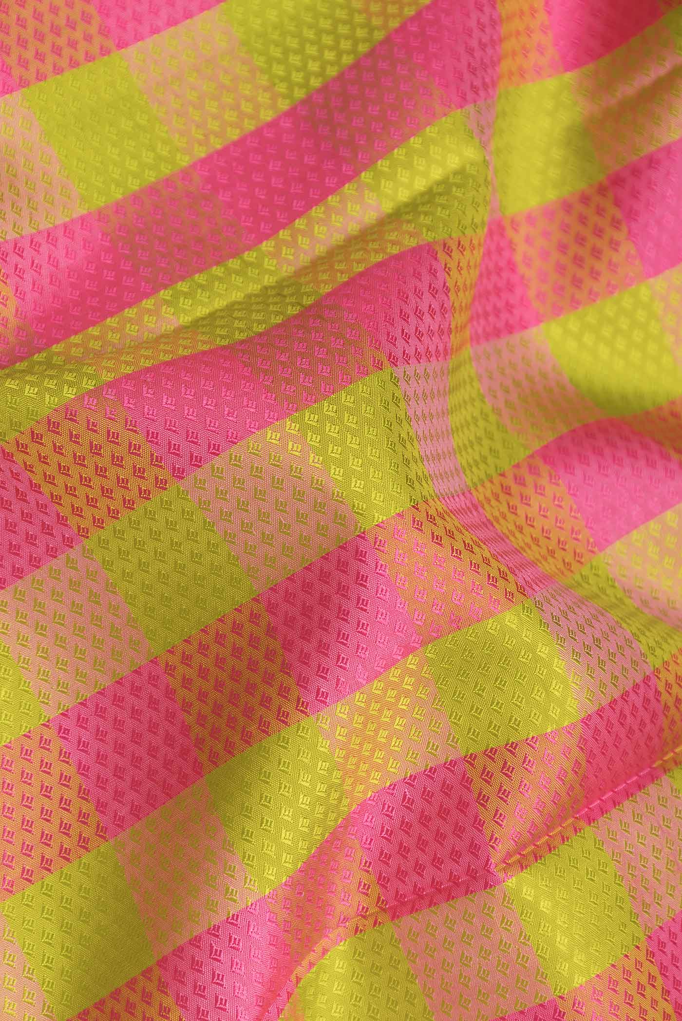 Parrot Green and Pink Color Kanchipuram Saree - Image 2