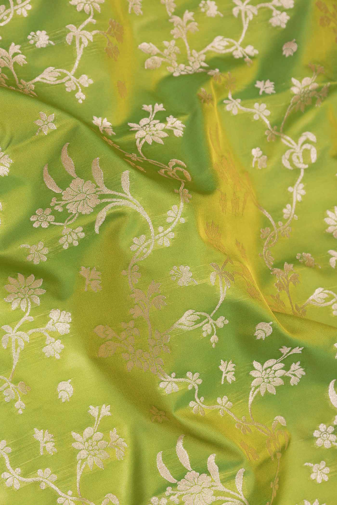 Parrot Green Blended Banarasi Silk Saree - Image 2