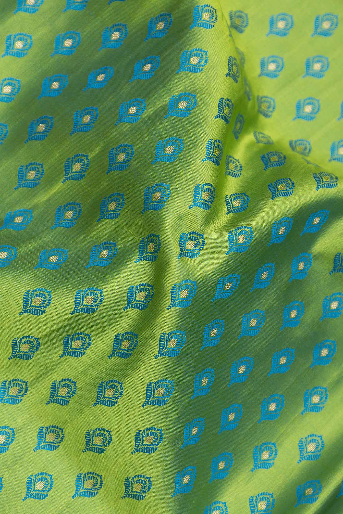 Green Dual Tone Blended Banarasi Silk Saree - Image 2