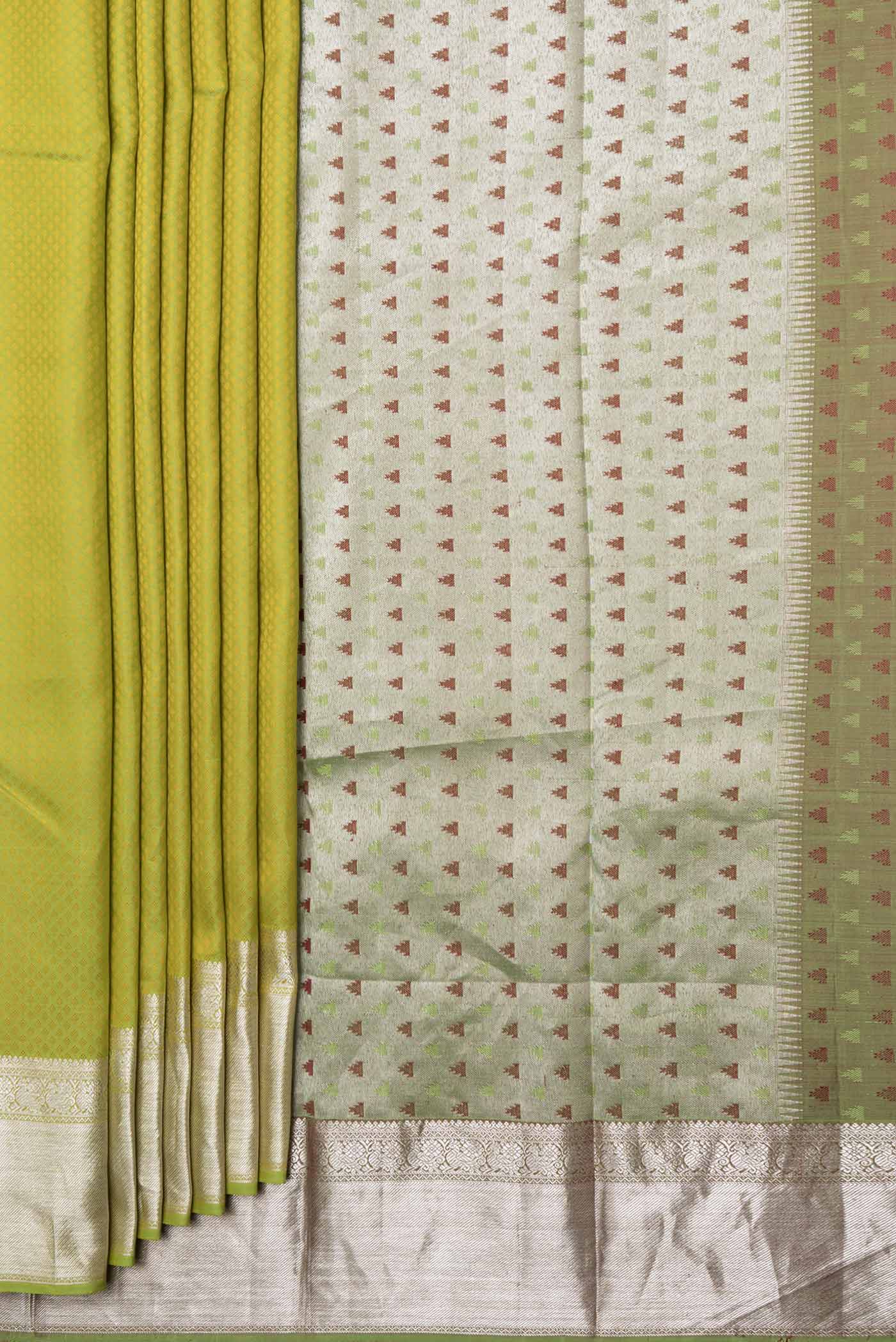 Parrot Green Dual Tone Kanchipuram Saree - Image 4