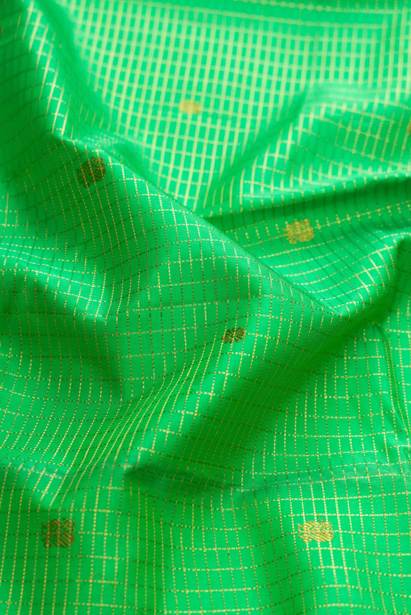 Parrot Green Dual Tone Kanchipuram Silk Saree - Image 2